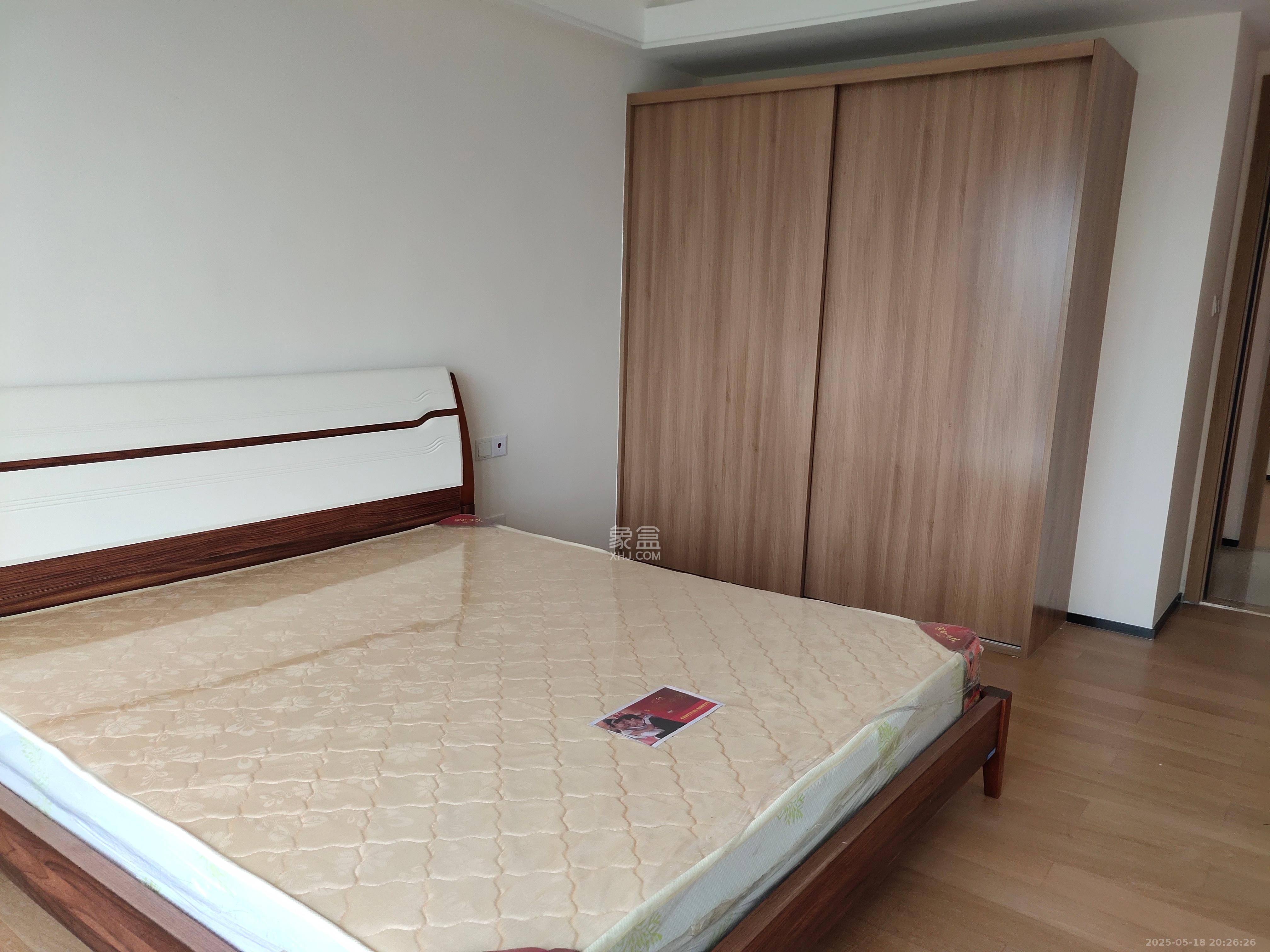 恒大翡翠华庭  1室2厅1卫   1600.00元/月室内图