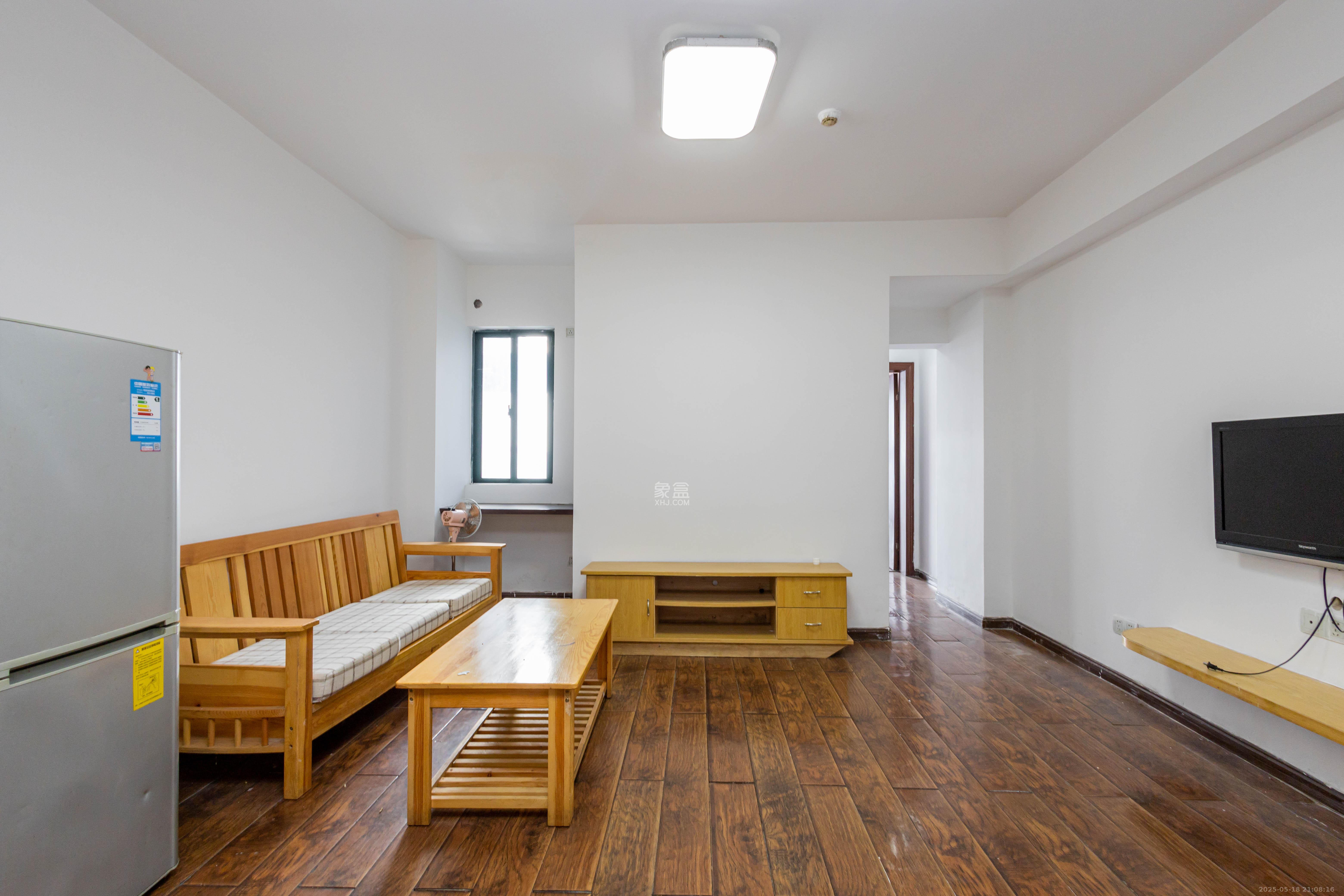 华天LOHO小镇  1室1厅1卫    25.6万 华天LOHO小镇  1室1厅1卫    25.6万客厅