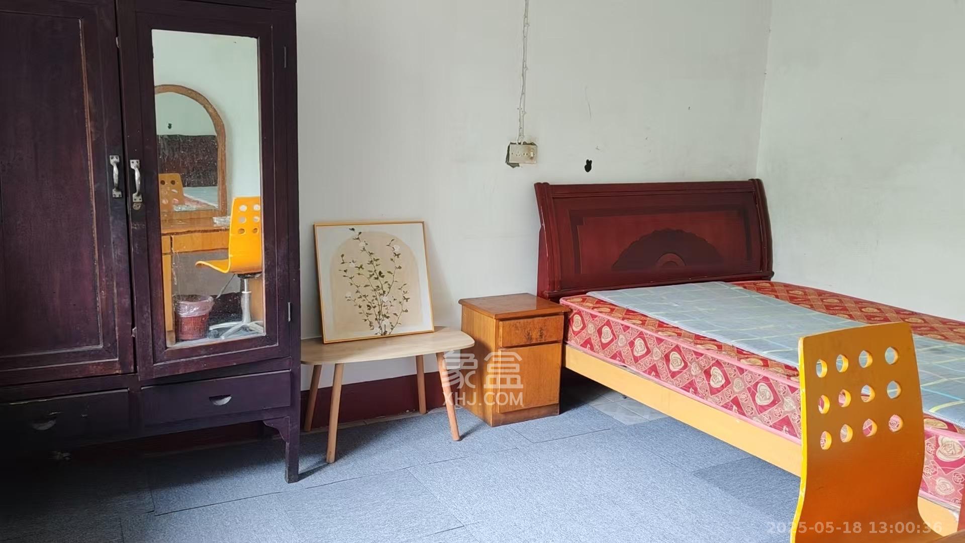 公交园小区(公交新村) 3室2厅1卫 899.0元/月 公交园小区(公交新村) 3室2厅1卫 899.0元/月室内图