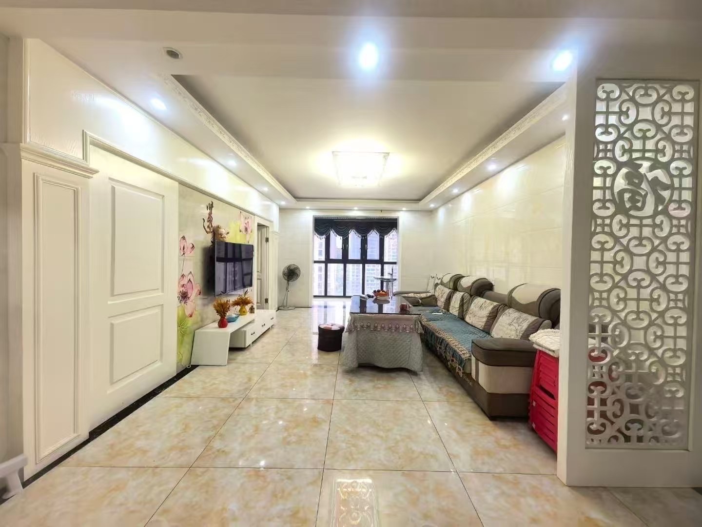 城典丽园  3室2厅2卫    66.8万 城典丽园  3室2厅2卫    66.8万客厅