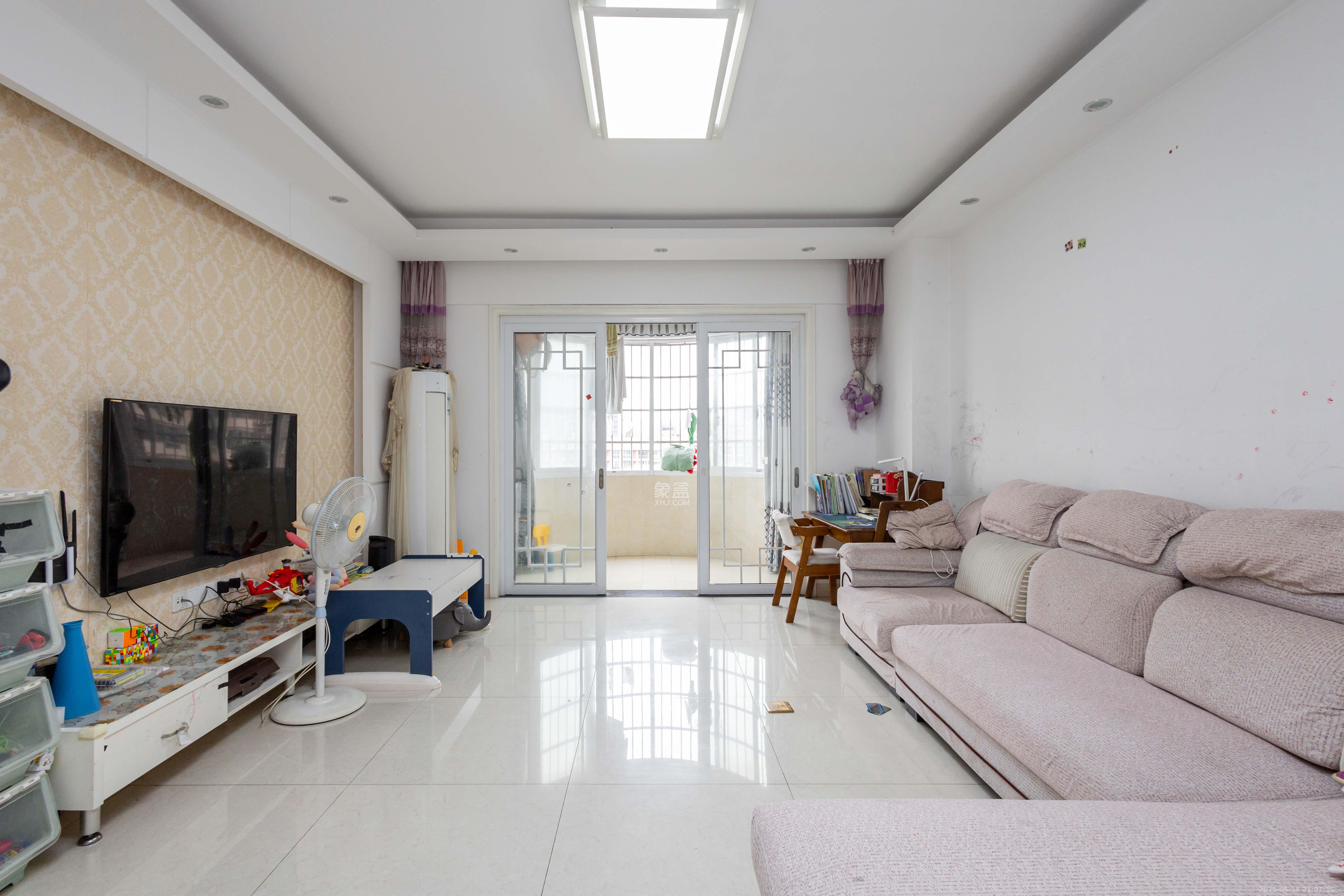 星城国际 3室2厅1卫 60.0万 星城国际 3室2厅1卫 60.0万客厅