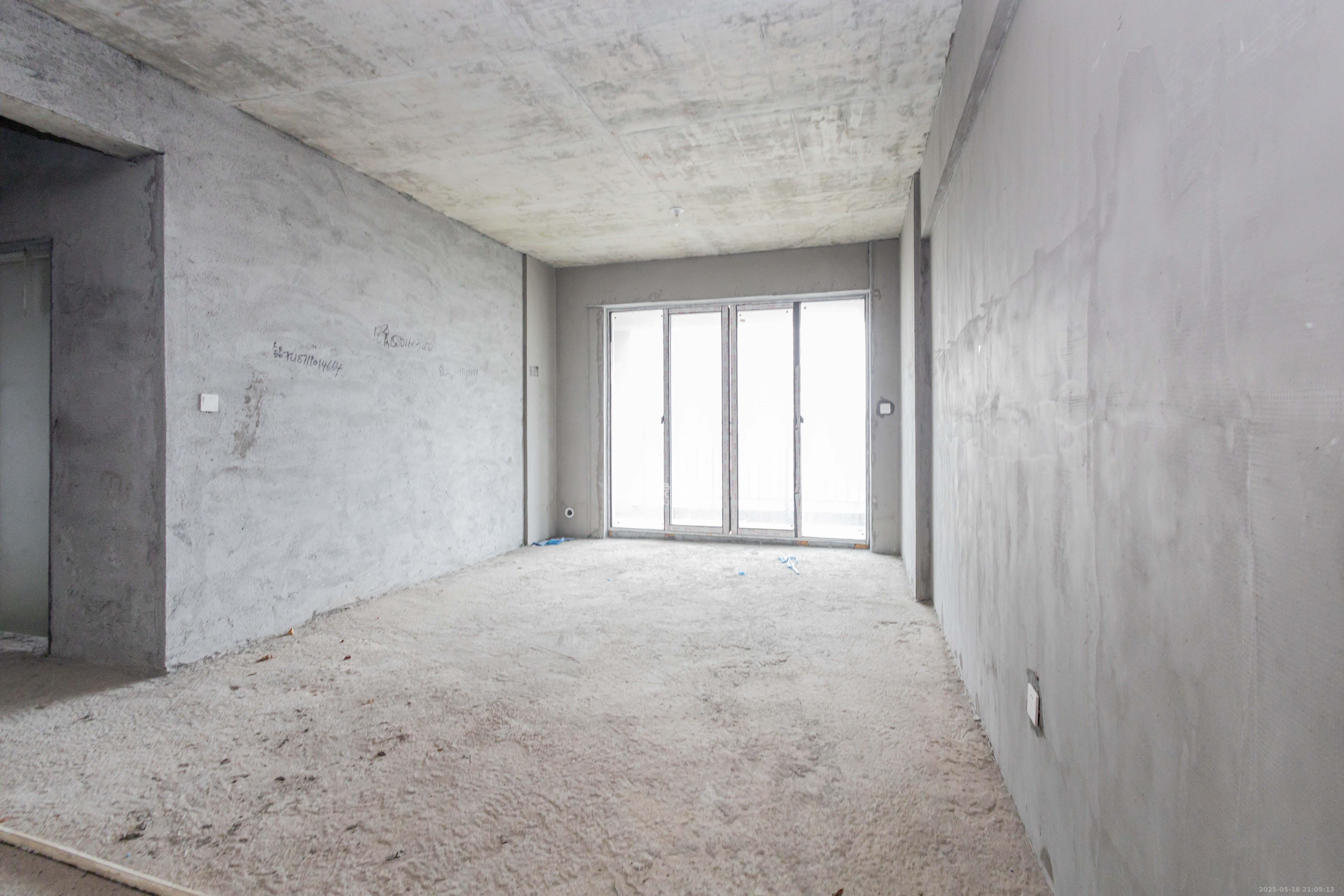 财汇新天地(财汇商务广场) 3室2厅2卫 63.0万 财汇新天地(财汇商务广场) 3室2厅2卫 63.0万客厅