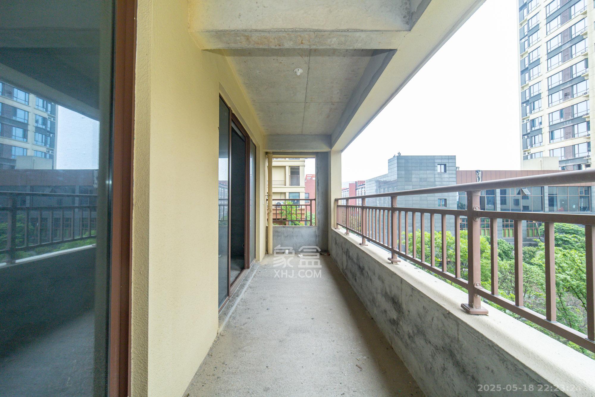 长龙湾 3室2厅2卫 58.8万 长龙湾 3室2厅2卫 58.8万阳台