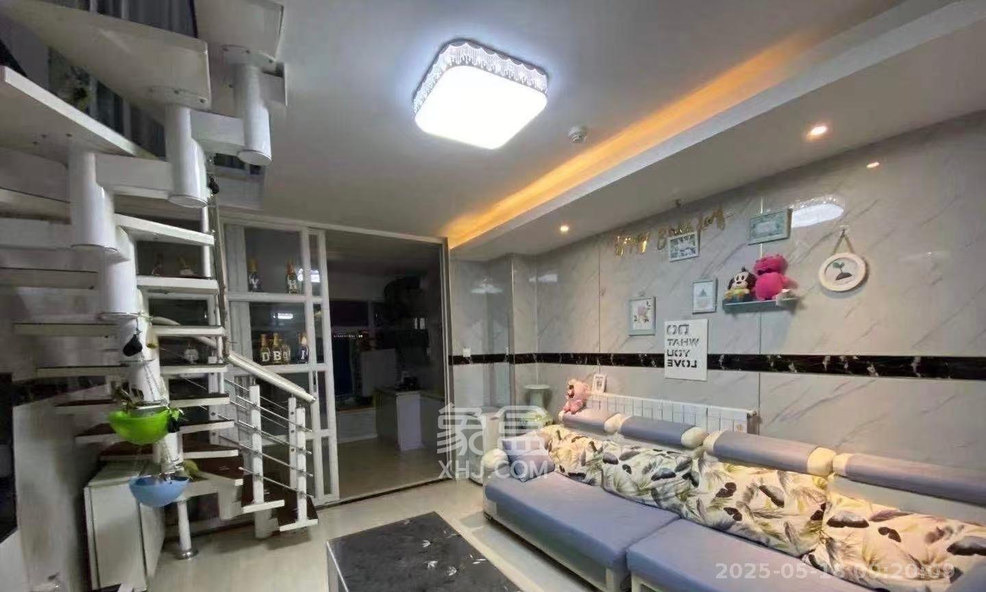 金色loft(鑫秋大厦)  2室2厅1卫    2000.0元/月 金色loft(鑫秋大厦)  2室2厅1卫    2000.0元/月室内图