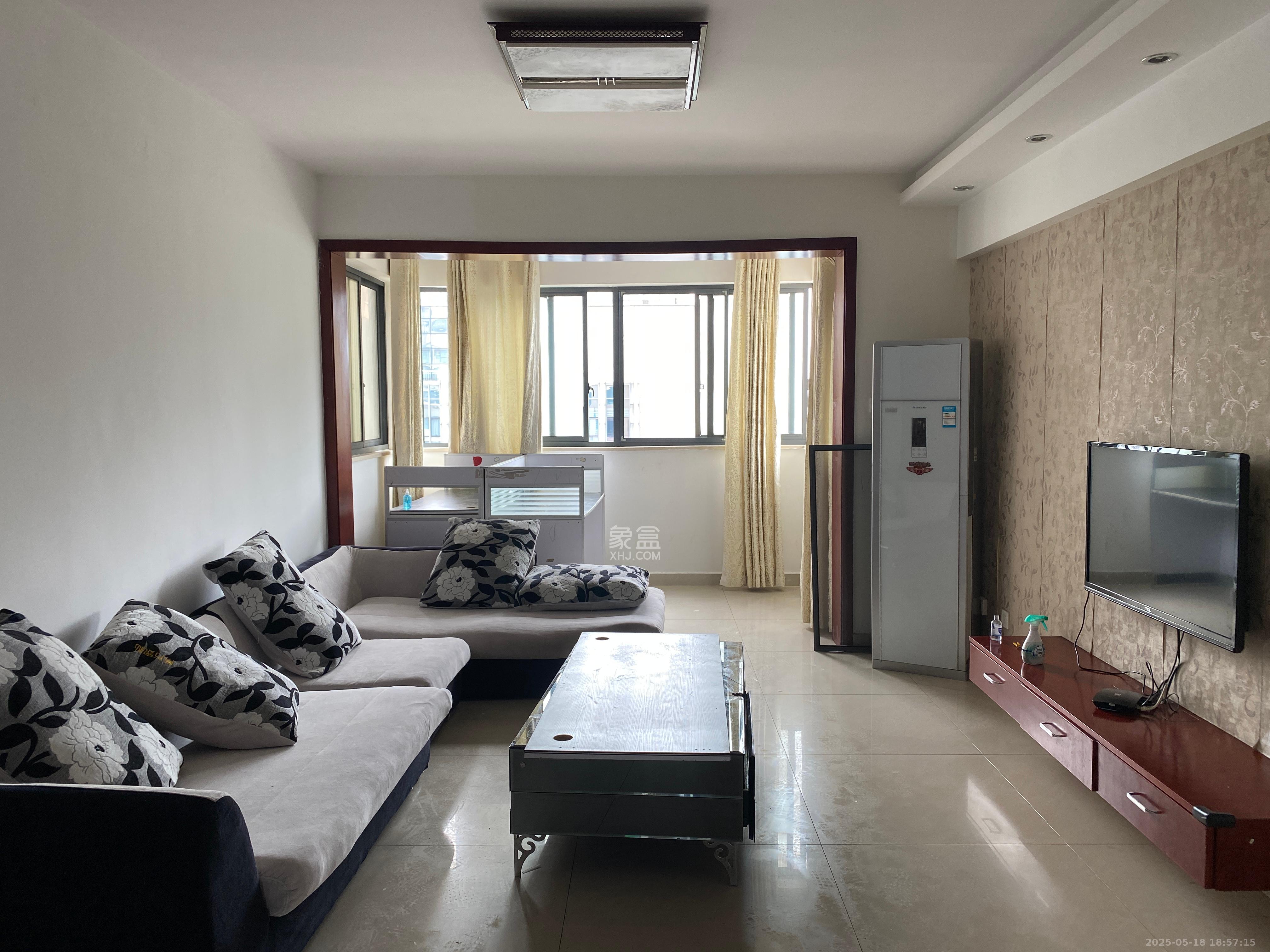 鑫远湘府华城 3室2厅1卫 2700.0元/月 鑫远湘府华城 3室2厅1卫 2700.0元/月室内图