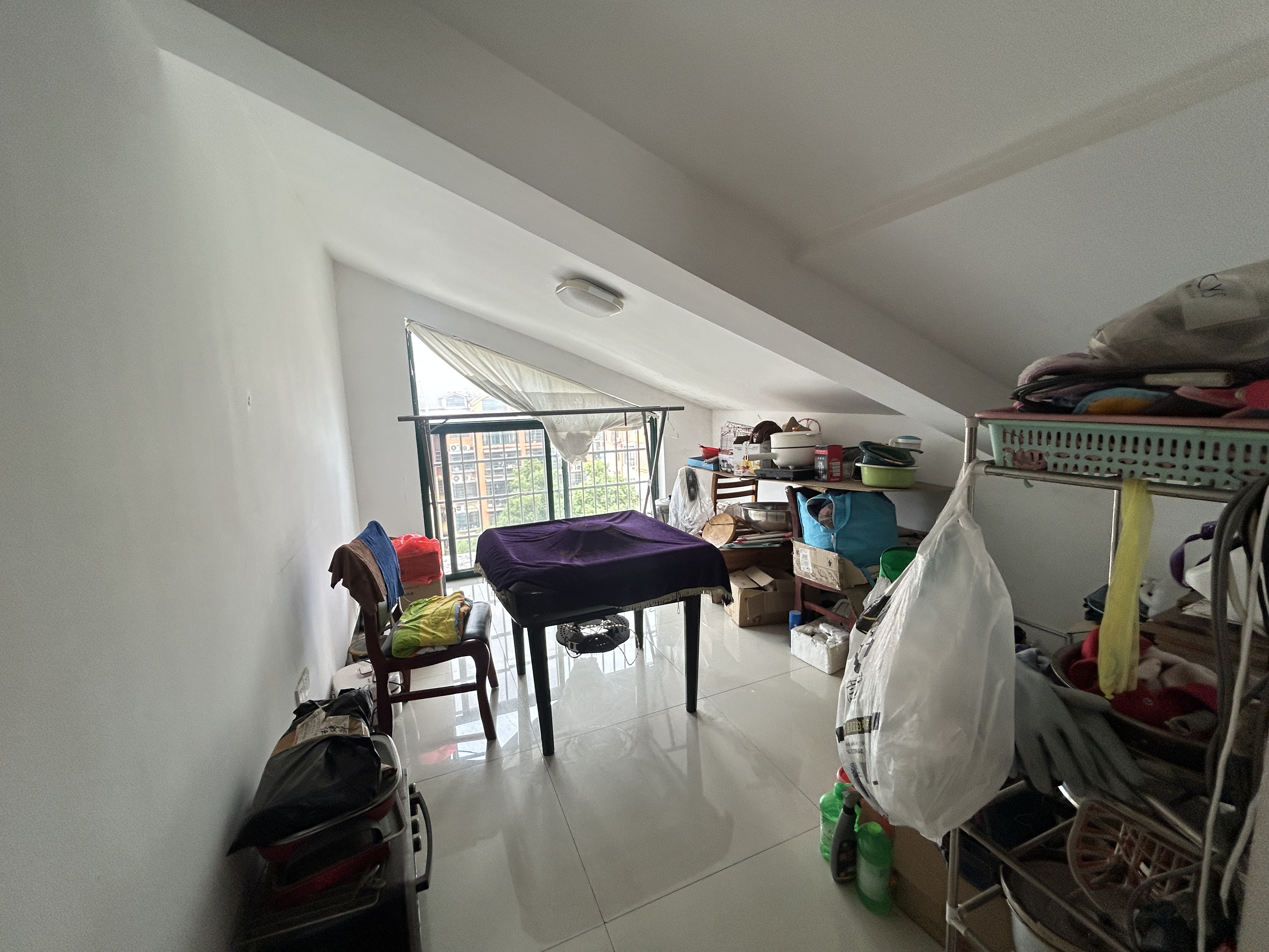 香槟花苑 5室2厅2卫 1500.0元/月 香槟花苑 5室2厅2卫 1500.0元/月室内图