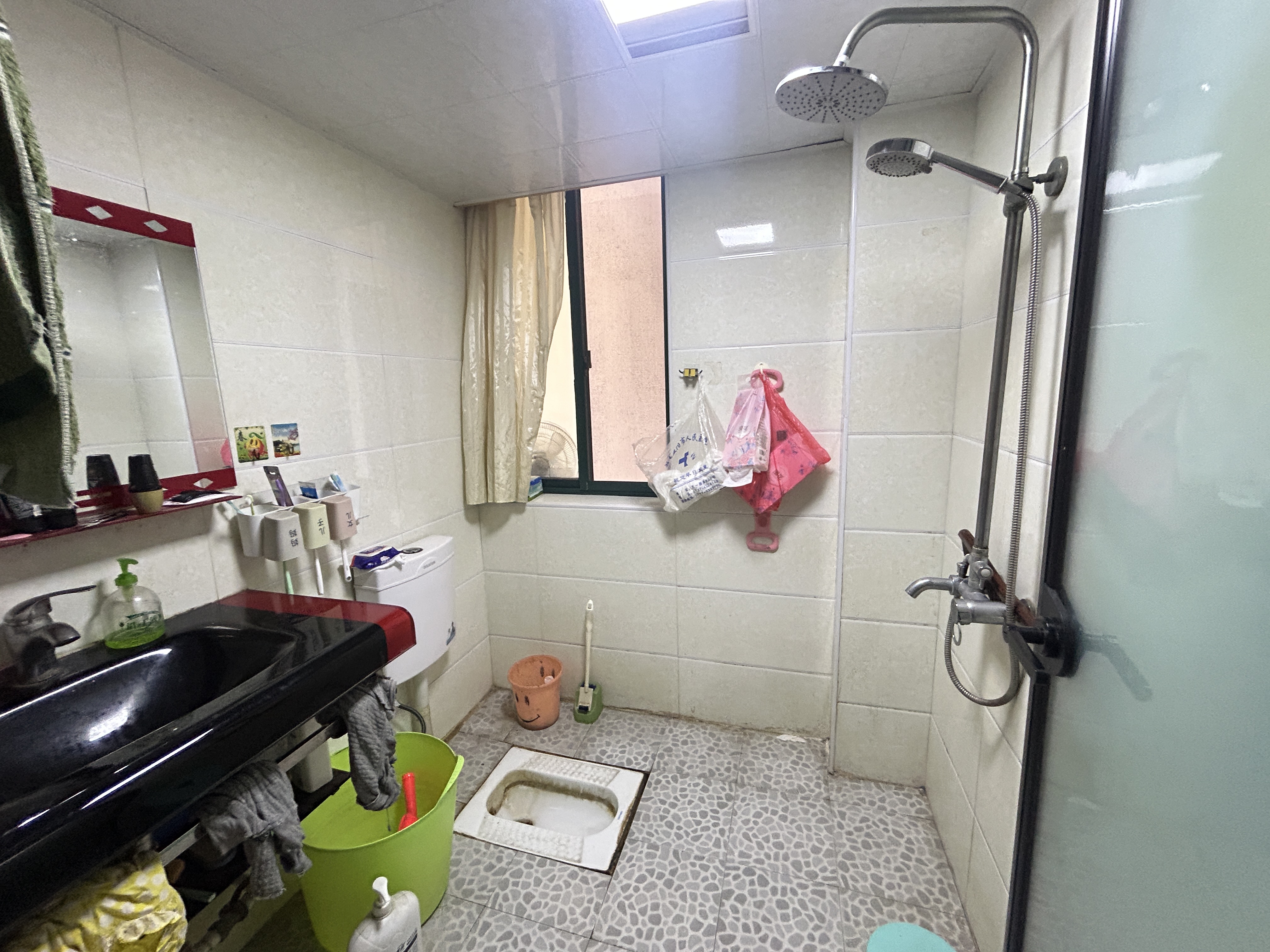 香槟花苑  5室2厅2卫   1500.00元/月室内图
