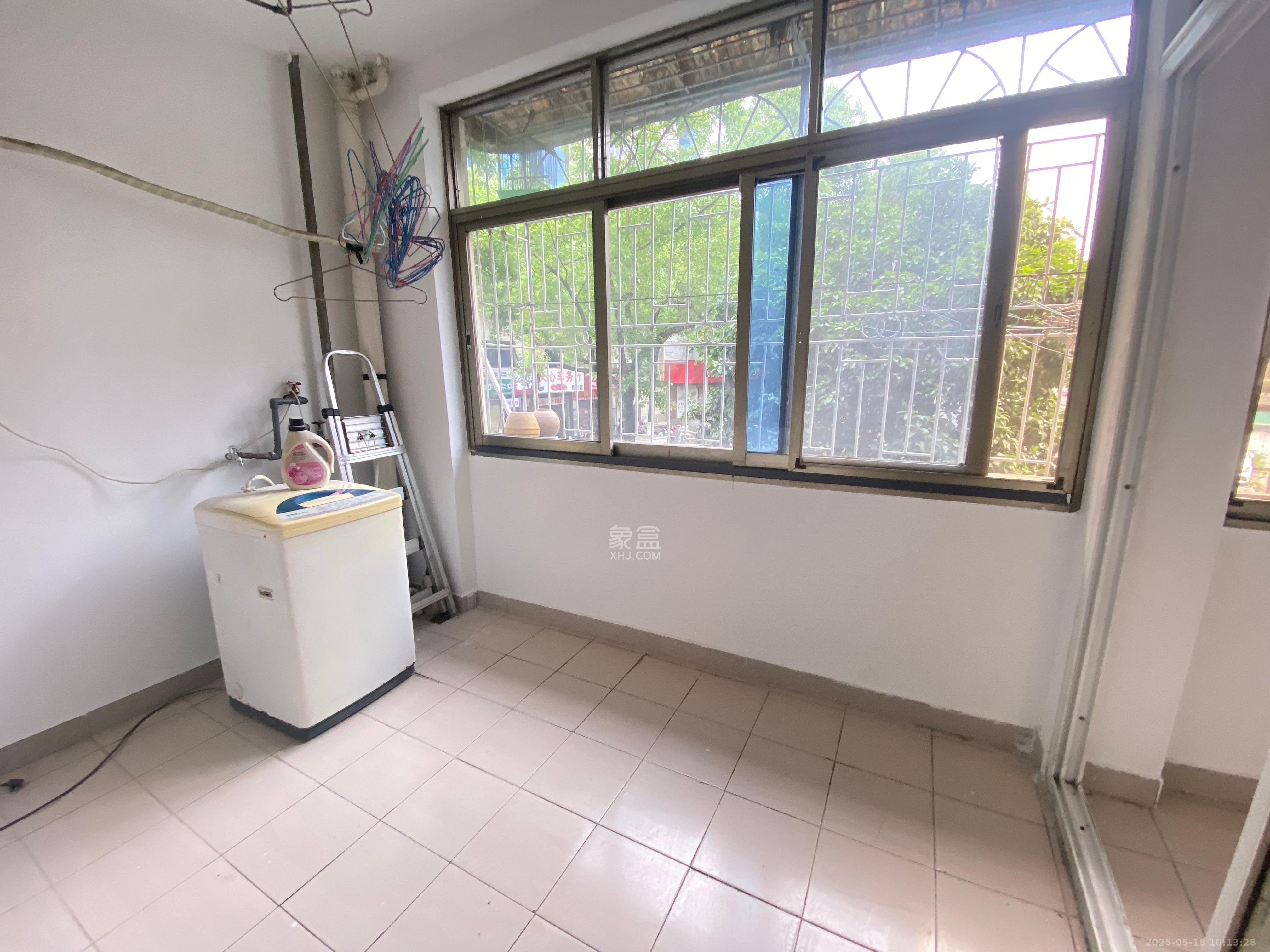 长沙市人防办宿舍(白沙路112号) 2室2厅1卫 1800.0元/月 长沙市人防办宿舍(白沙路112号) 2室2厅1卫 1800.0元/月室内图