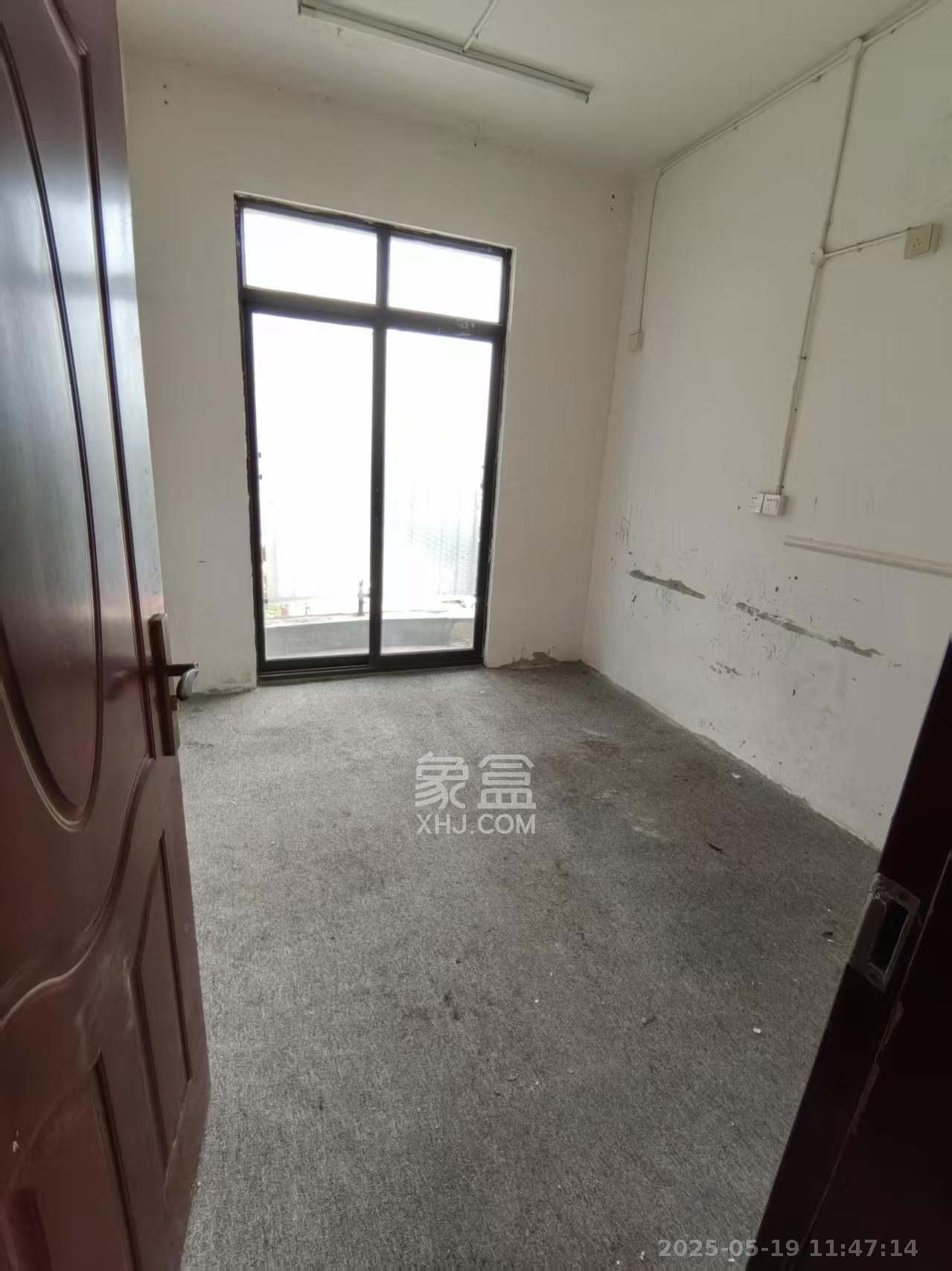 康桥长郡 4室2厅2卫 1400.0元/月 康桥长郡 4室2厅2卫 1400.0元/月室内图