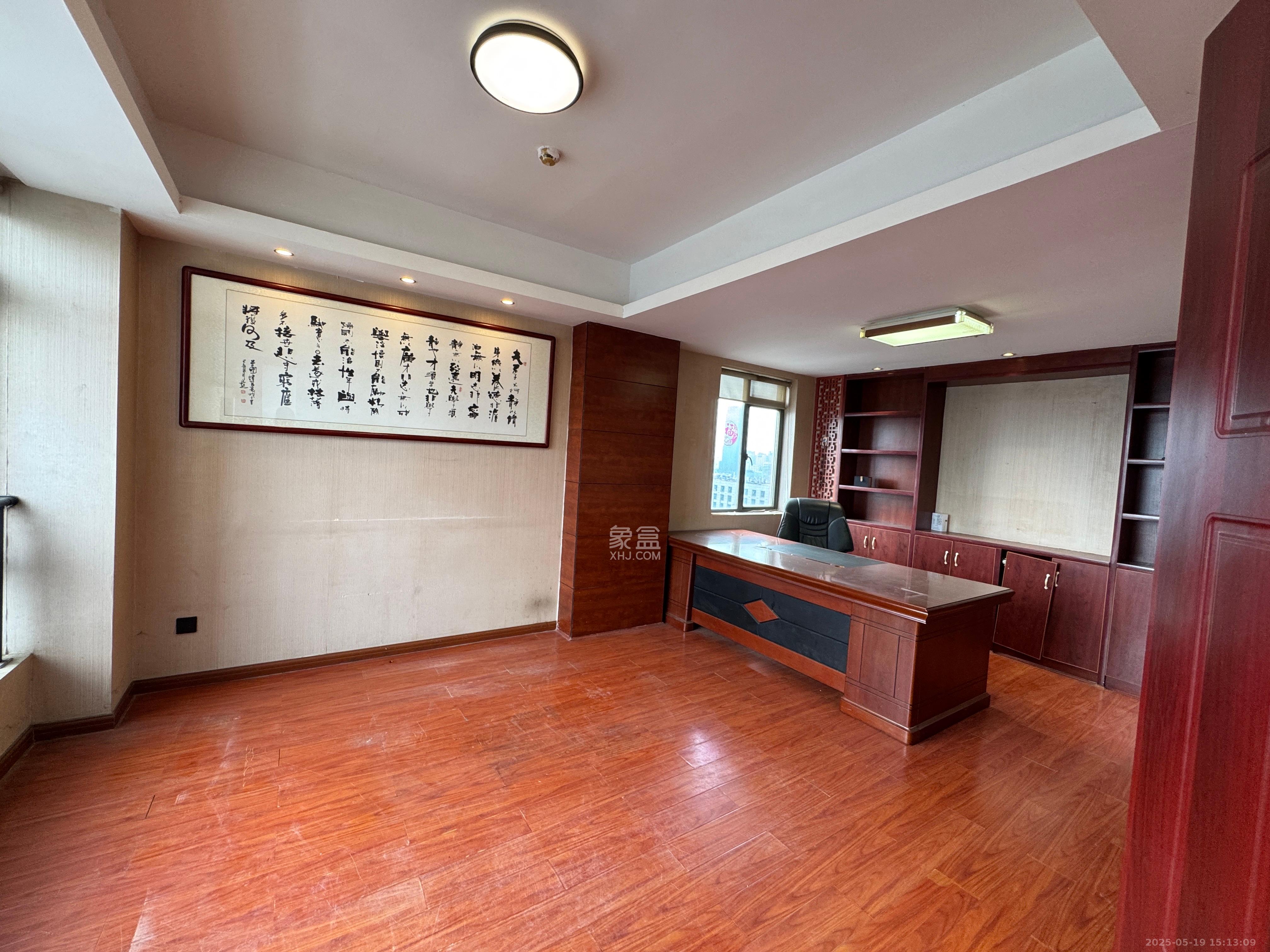 长房中庭国际(东郡华蓉广场) 4室1厅1卫 6800.0元/月 长房中庭国际(东郡华蓉广场) 4室1厅1卫 6800.0元/月室内图