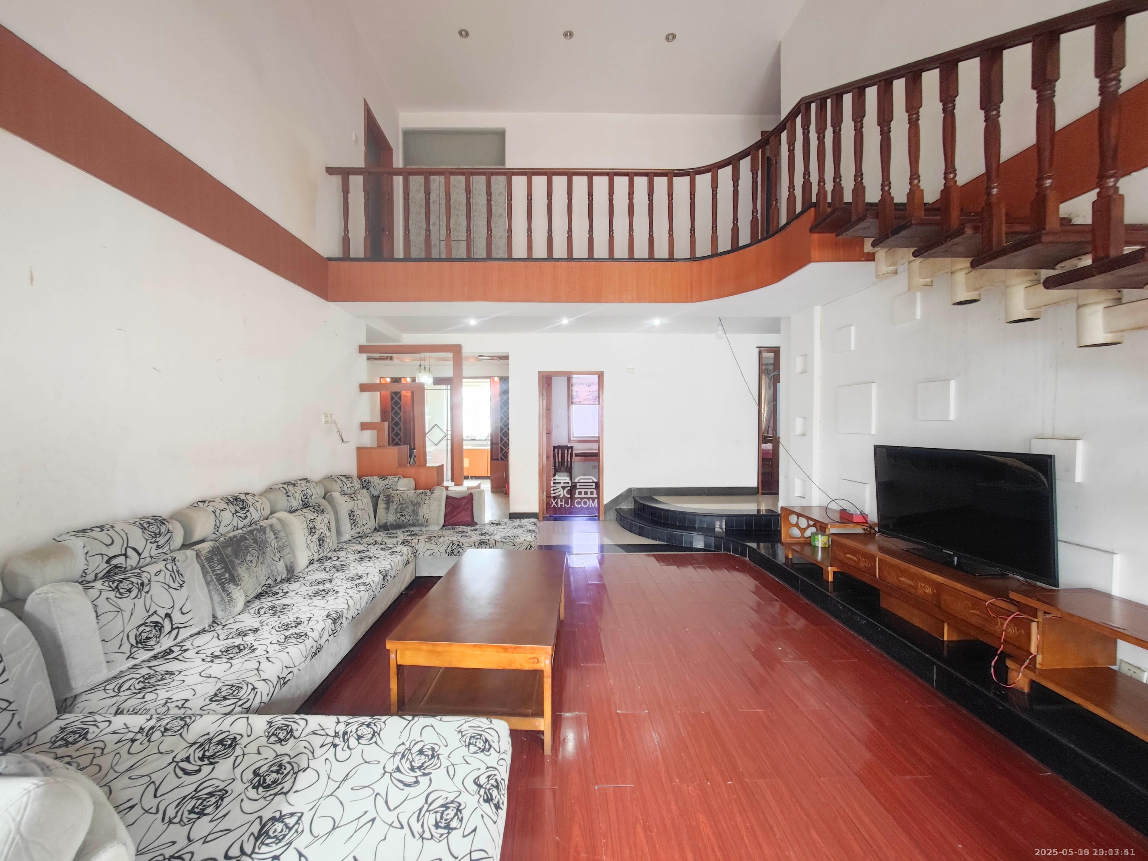 山水庭院  1室2厅1卫    1900.0元/月 山水庭院  1室2厅1卫    1900.0元/月室内图