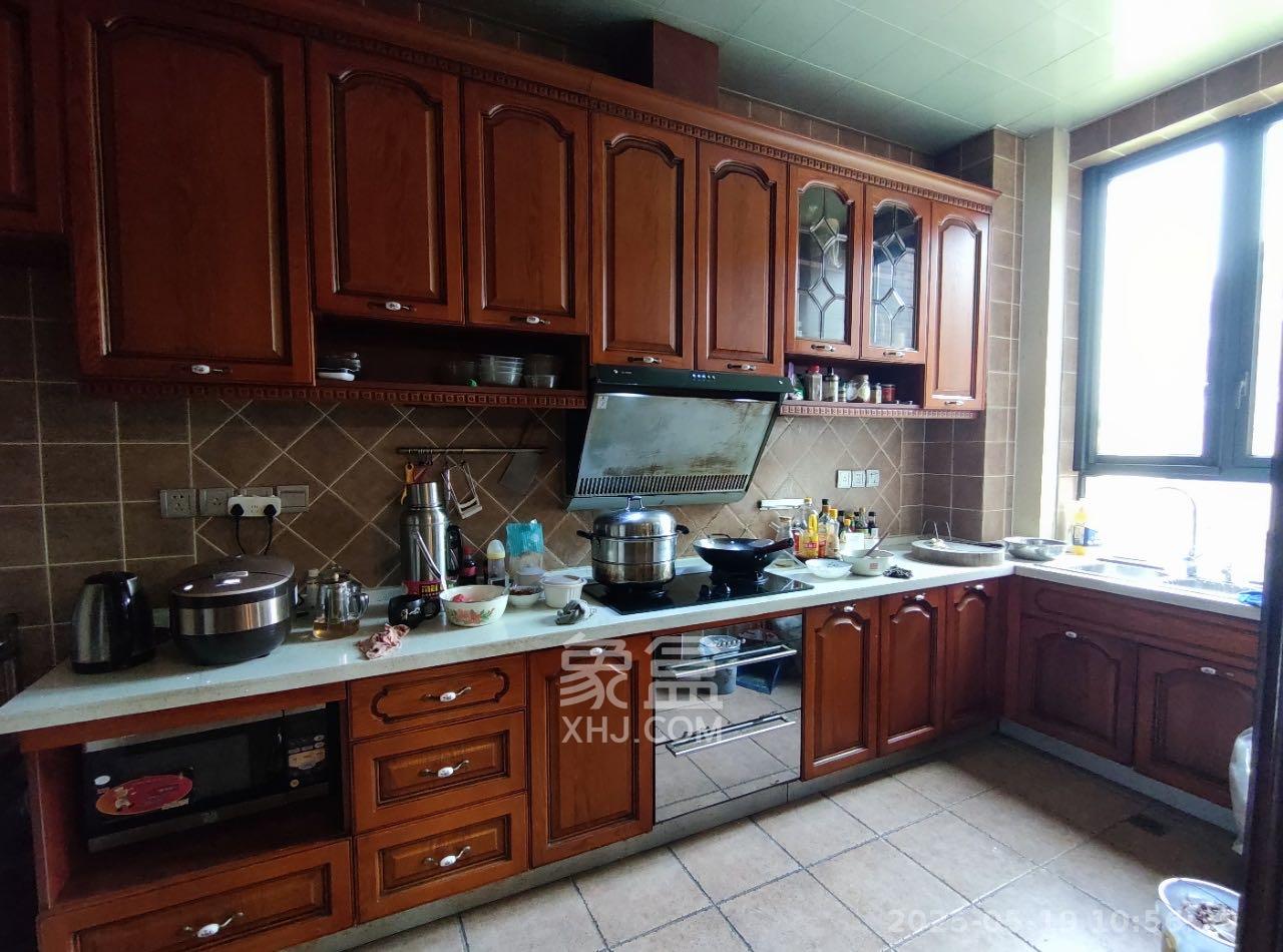 中隆国际御玺 4室2厅3卫 6000.0元/月 中隆国际御玺 4室2厅3卫 6000.0元/月小区图