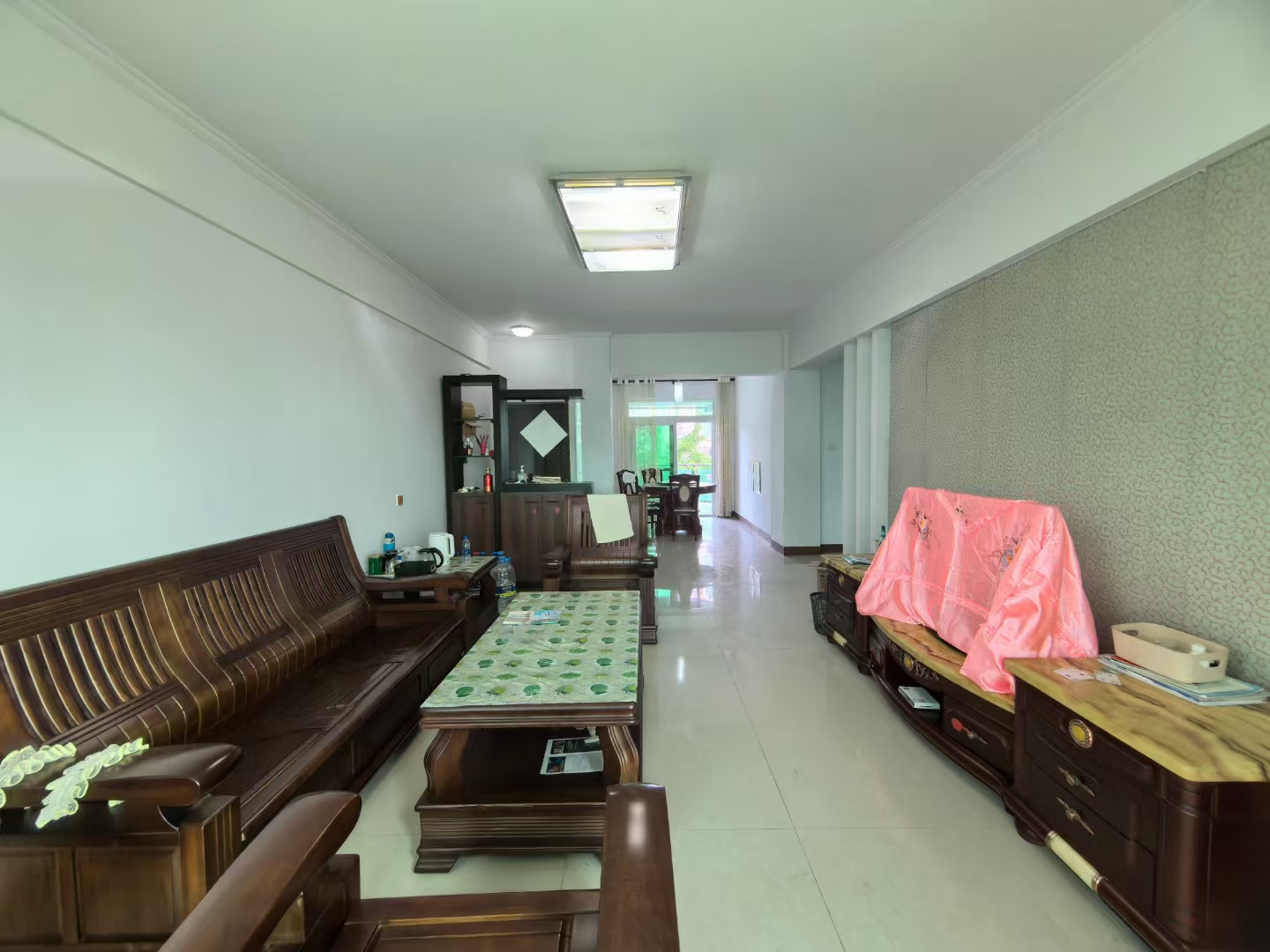 天上人间  3室2厅2卫    150.0万 天上人间  3室2厅2卫    150.0万客厅