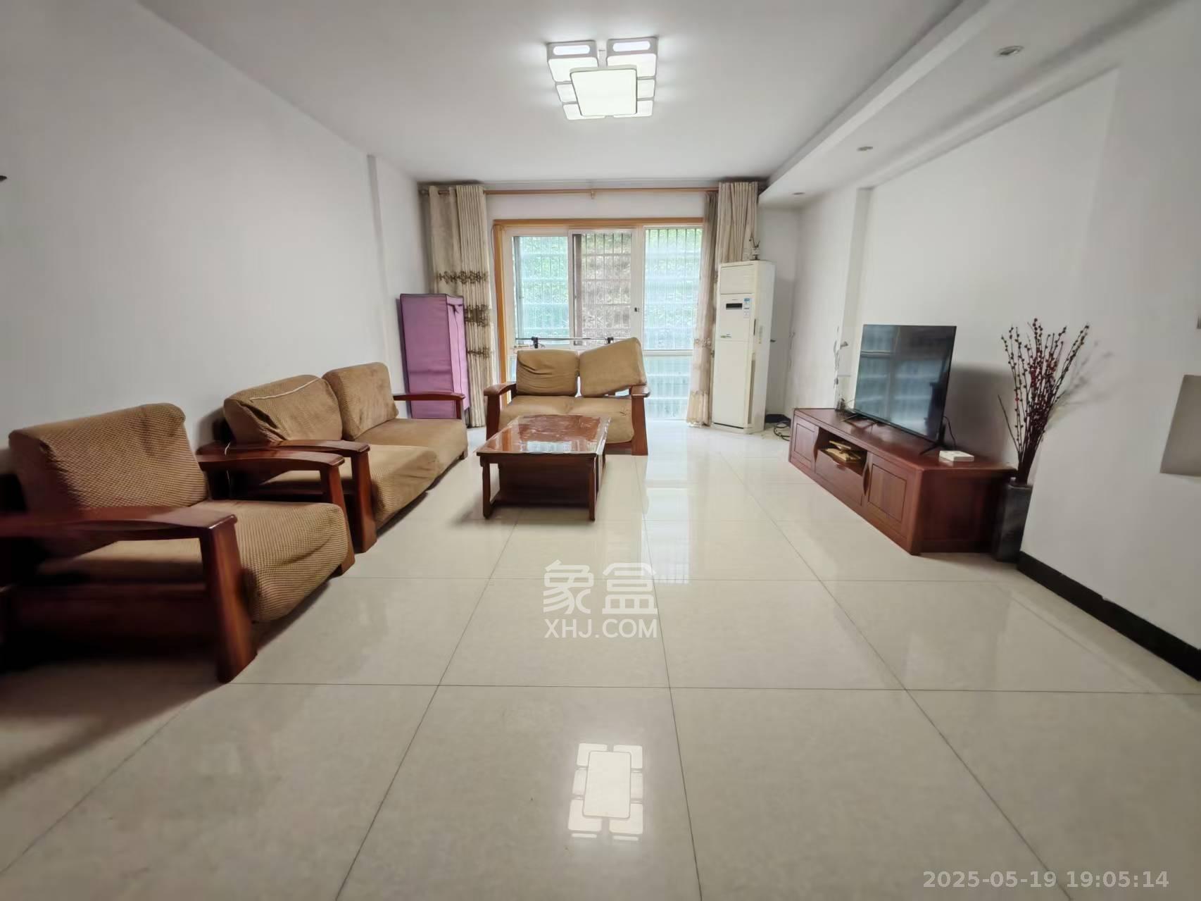 浏阳河畔家园  3室2厅2卫    2800.0元/月 浏阳河畔家园  3室2厅2卫    2800.0元/月室内图