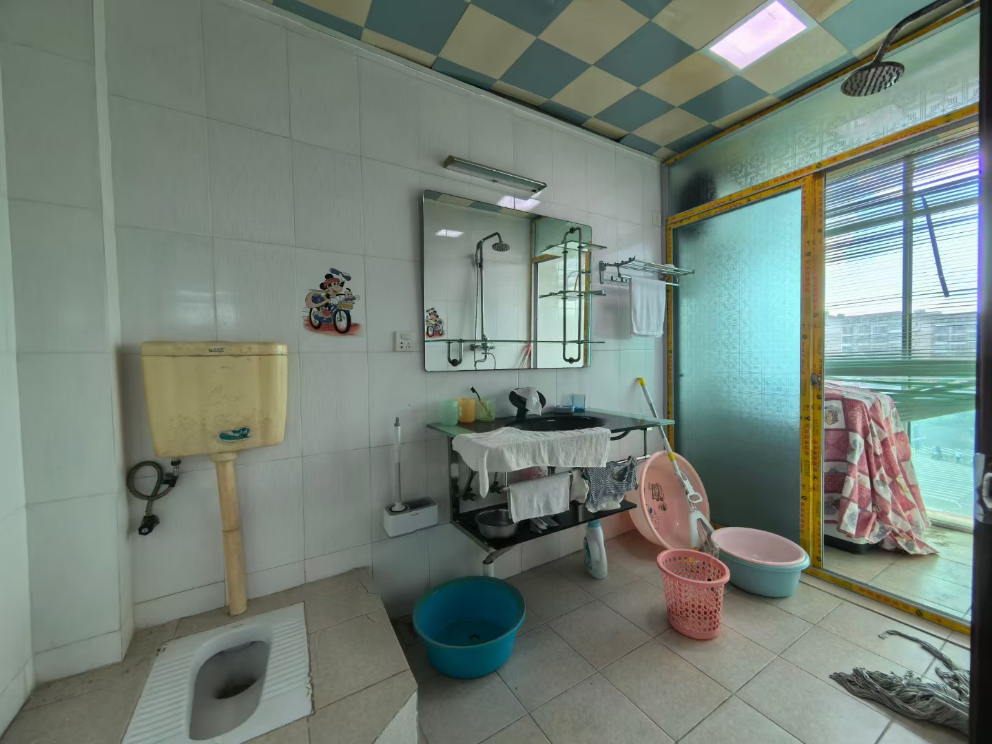 天上人间  3室2厅2卫    150.0万 天上人间  3室2厅2卫    150.0万客厅