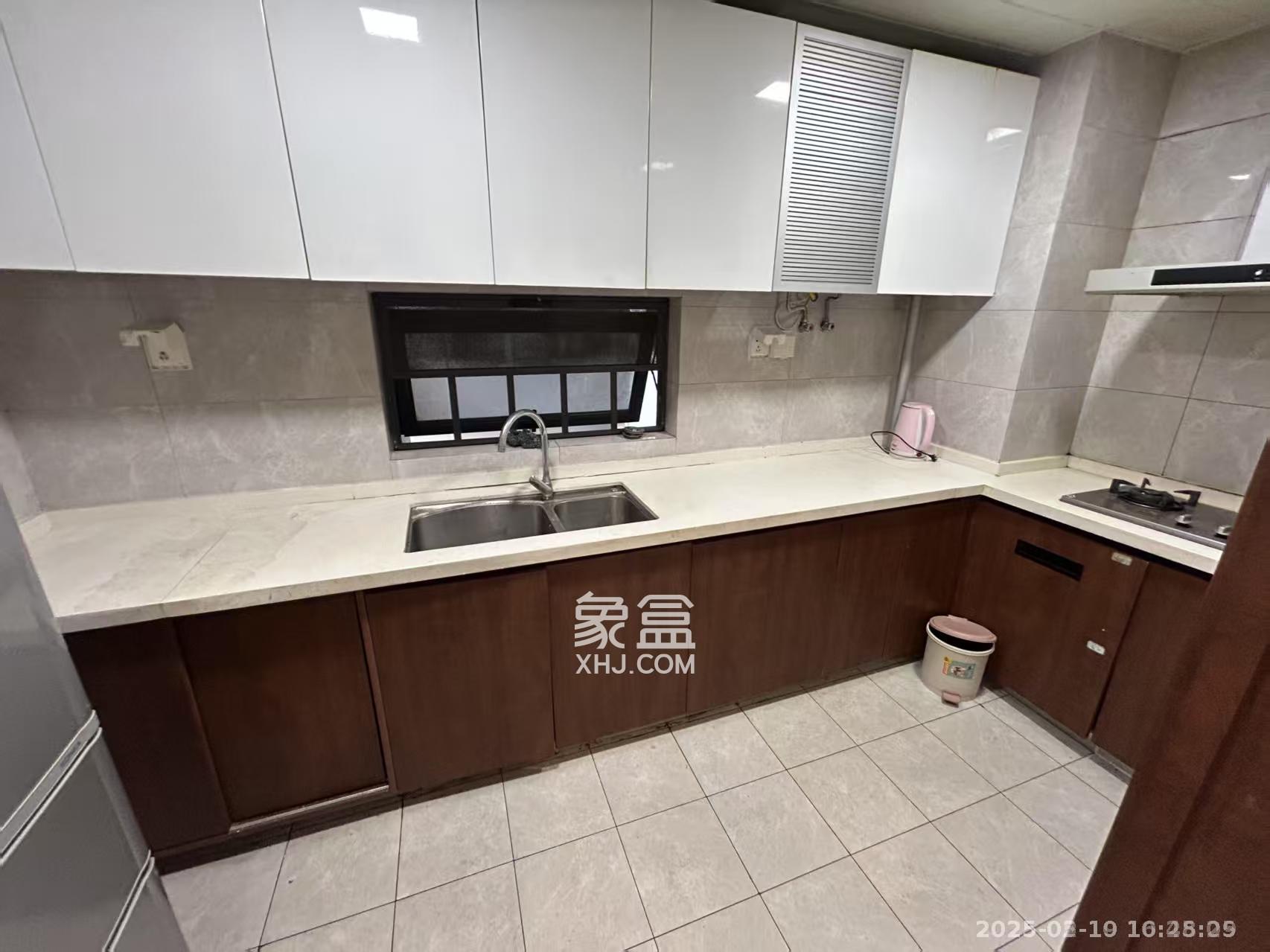 汇金城/嘉华城(二期、三期) 3室2厅2卫 2700.0元/月 汇金城/嘉华城(二期、三期) 3室2厅2卫 2700.0元/月室内图