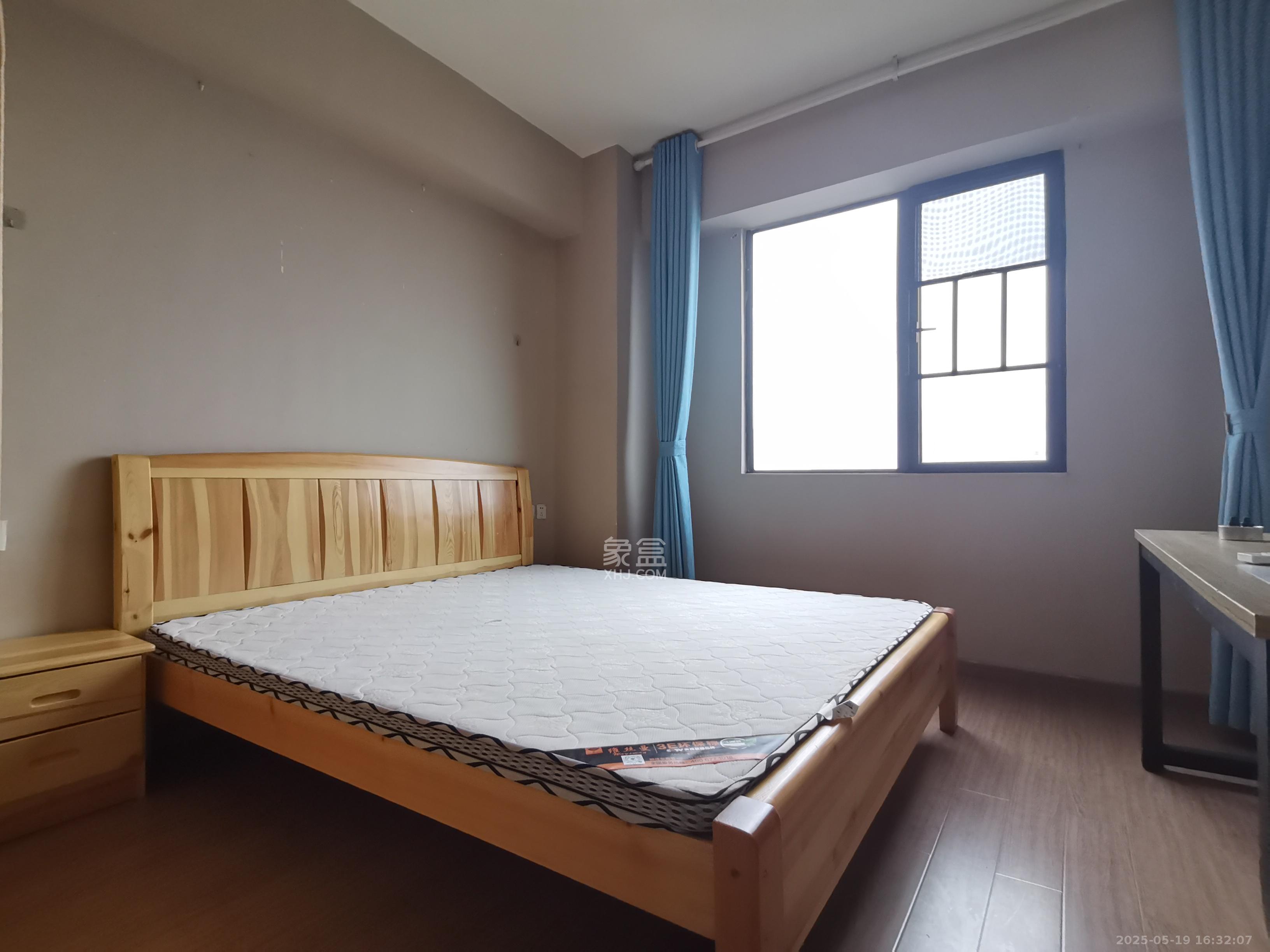 麓谷小镇  3室2厅1卫   2500.00元/月室内图1