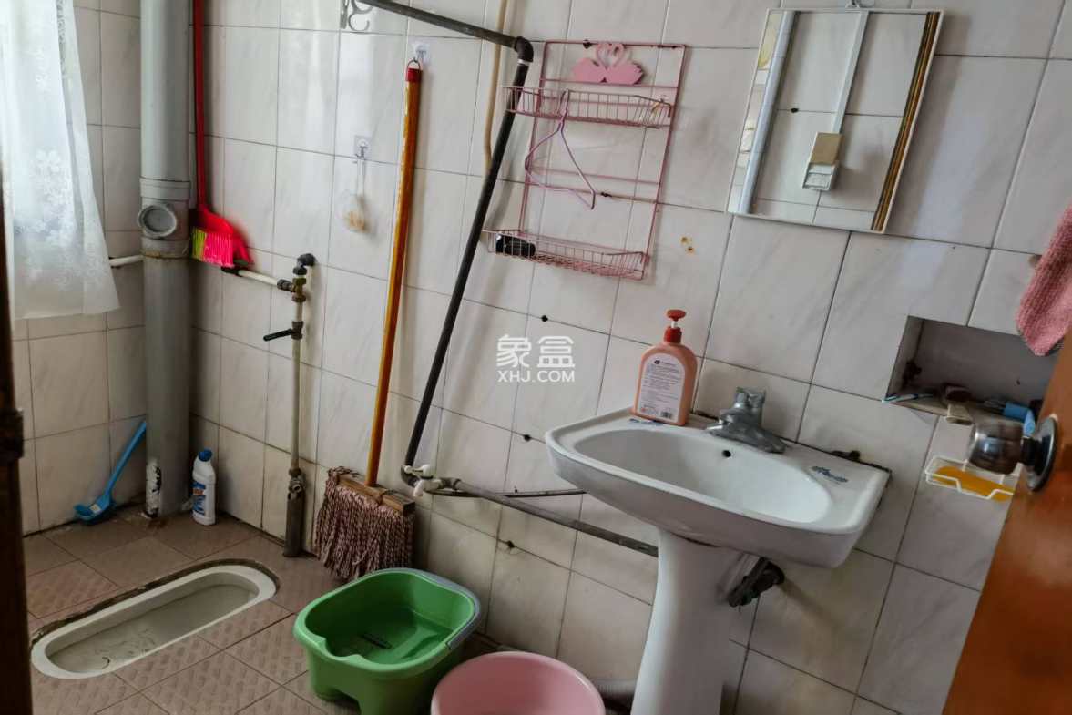 解放西路散盘 2室2厅1卫 700.0元/月 解放西路散盘 2室2厅1卫 700.0元/月室内图