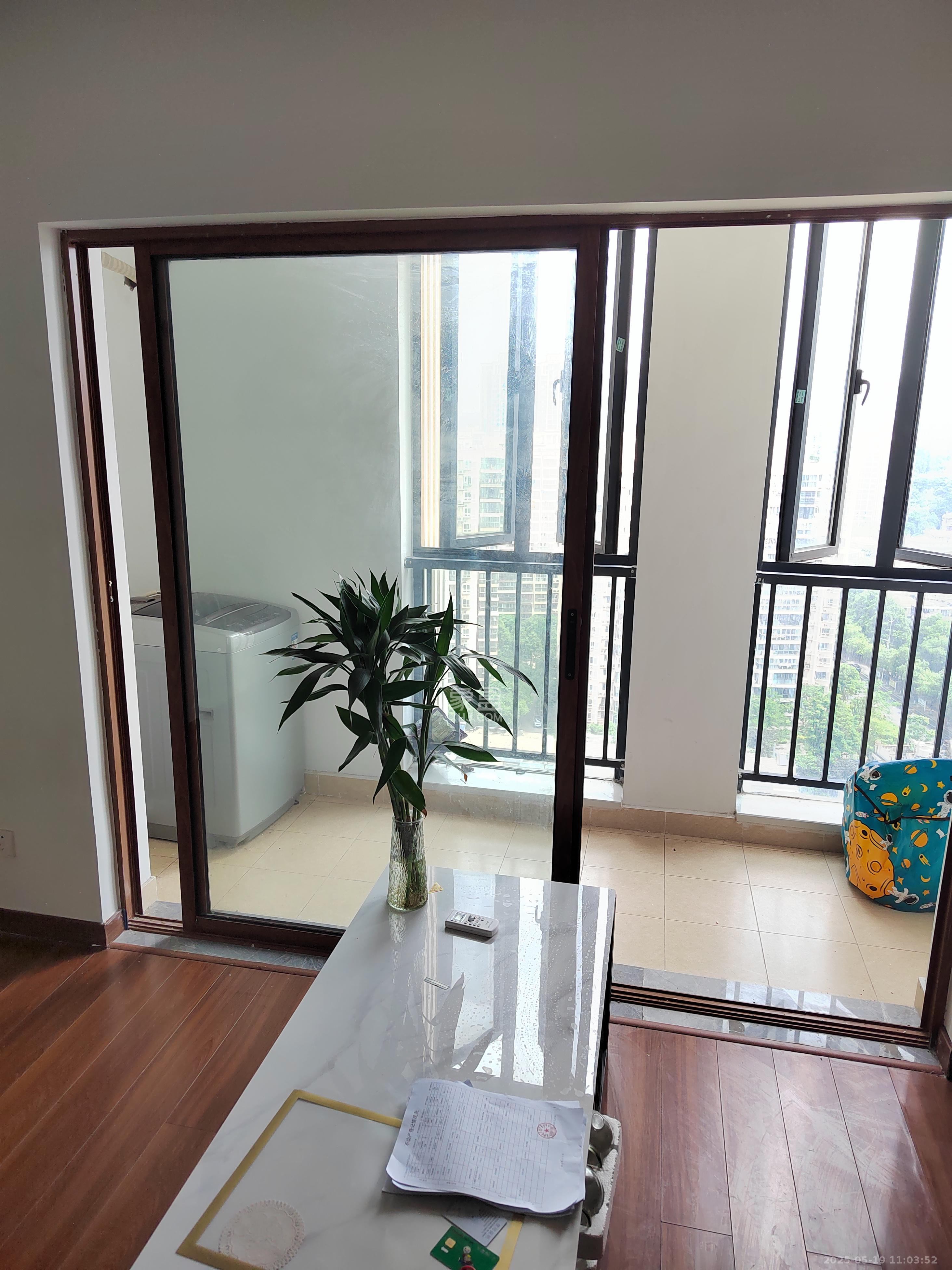 荣泰广场 1室1厅1卫 1400.0元/月 荣泰广场 1室1厅1卫 1400.0元/月室内图