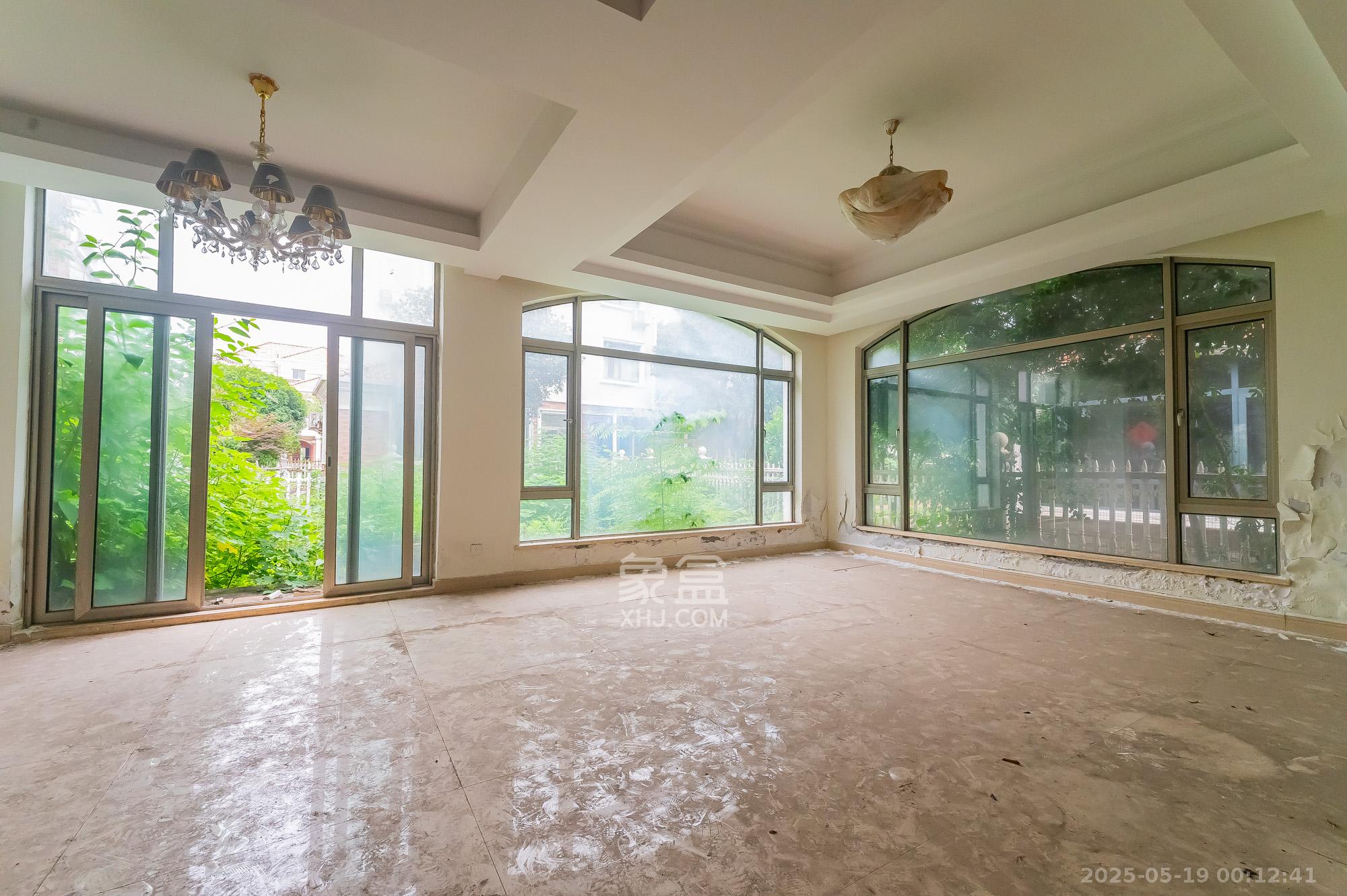 碧桂园威尼斯城  5室2厅5卫    480.0万 碧桂园威尼斯城  5室2厅5卫    480.0万客厅