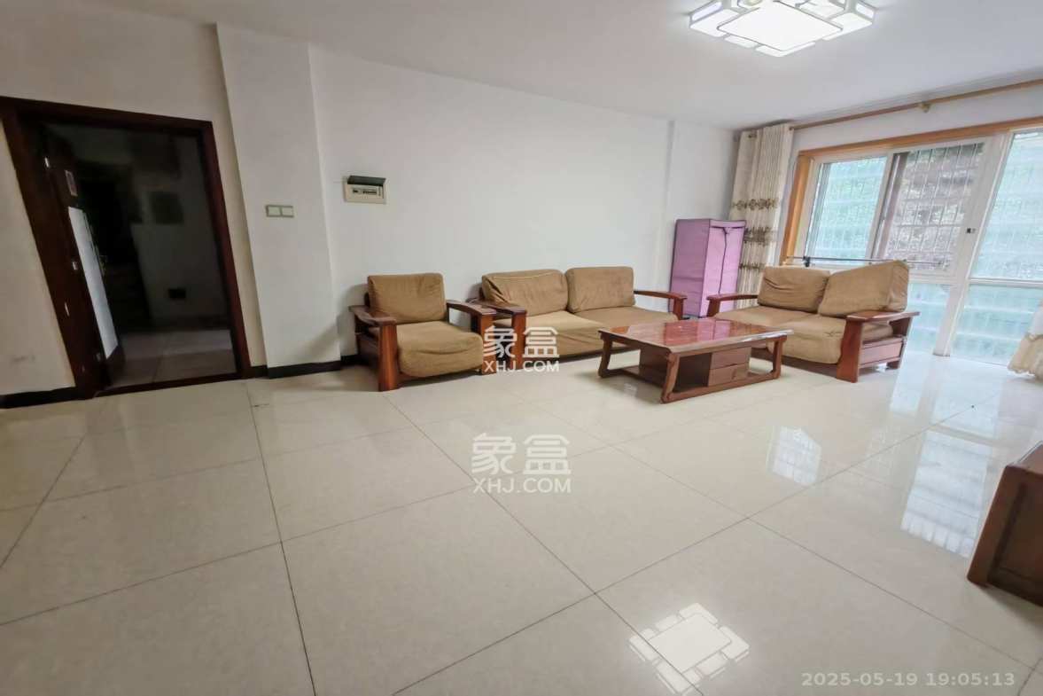 浏阳河畔家园  3室2厅2卫    2800.0元/月 浏阳河畔家园  3室2厅2卫    2800.0元/月室内图