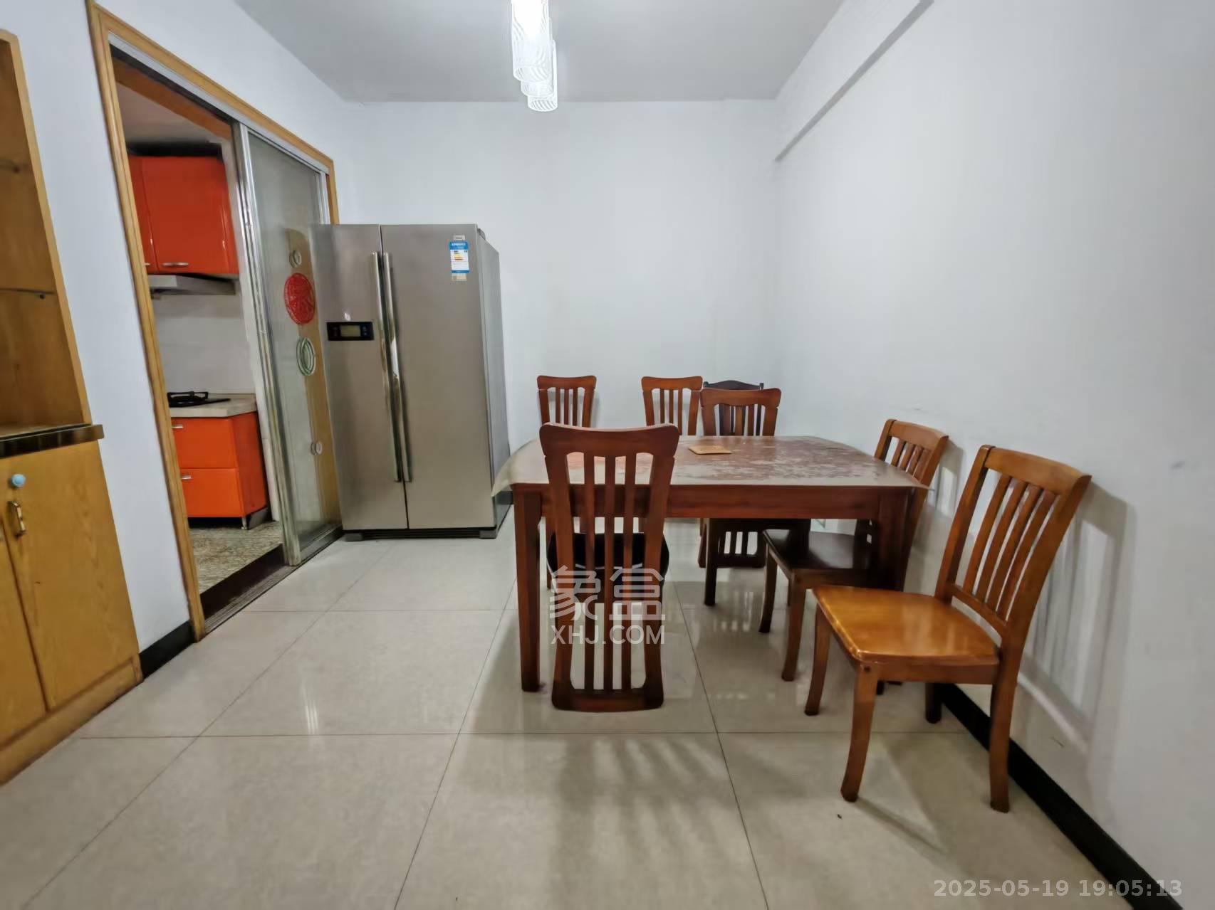 浏阳河畔家园  3室2厅2卫    2800.0元/月 浏阳河畔家园  3室2厅2卫    2800.0元/月室内图