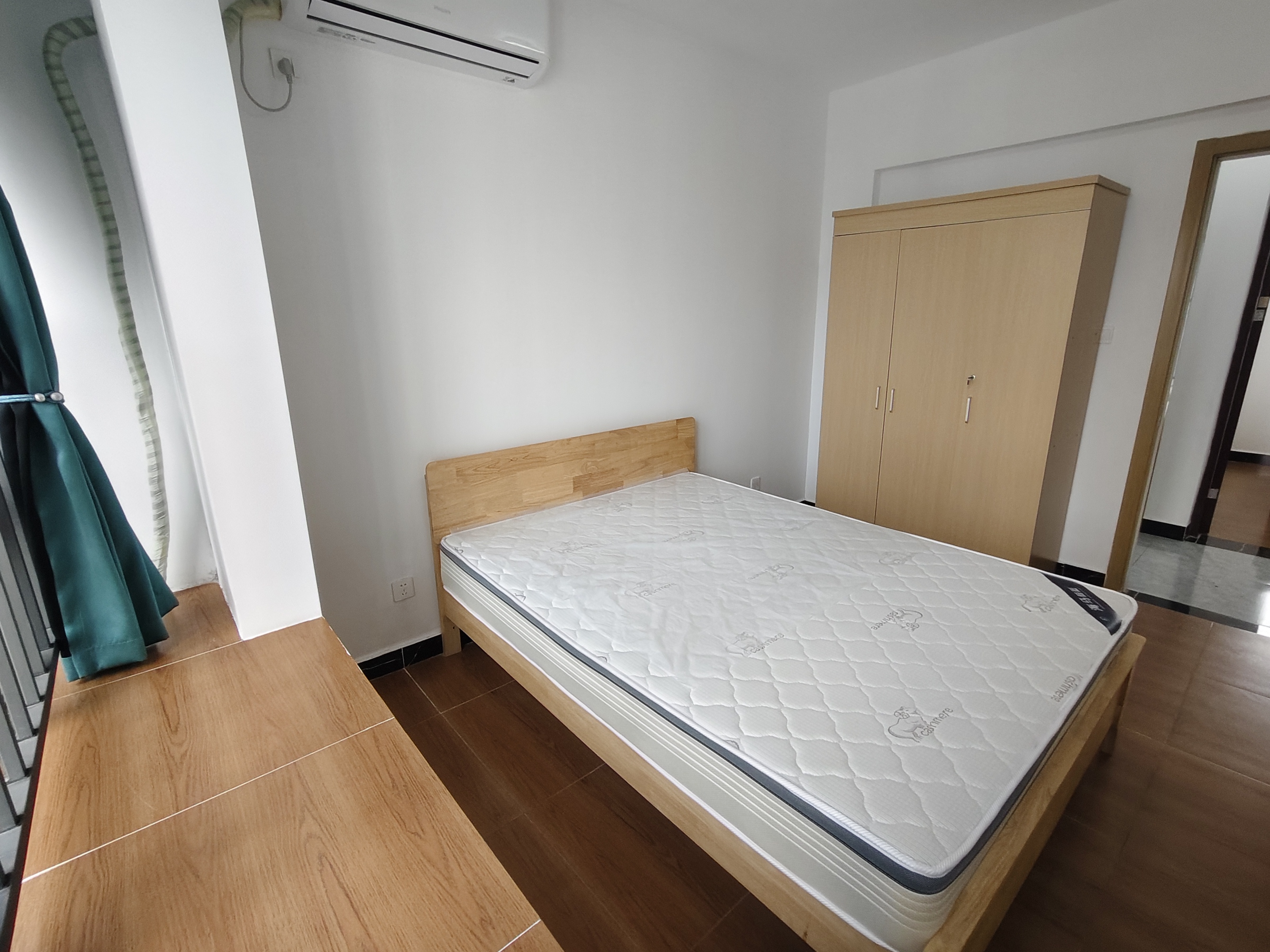 坡博家园二区  4室2厅2卫   3200.00元/月室内图