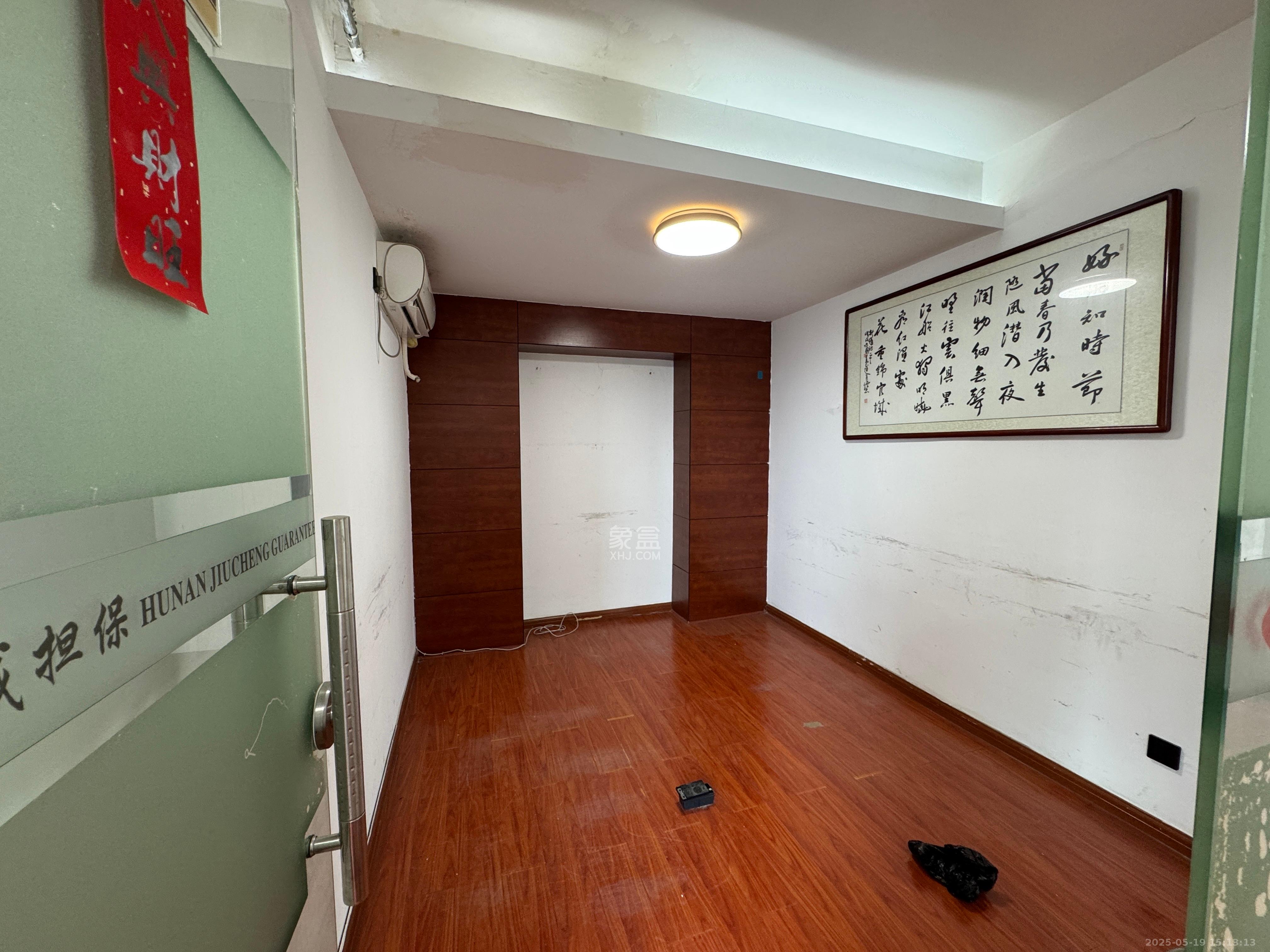 长房中庭国际(东郡华蓉广场) 4室1厅1卫 6800.0元/月 长房中庭国际(东郡华蓉广场) 4室1厅1卫 6800.0元/月室内图