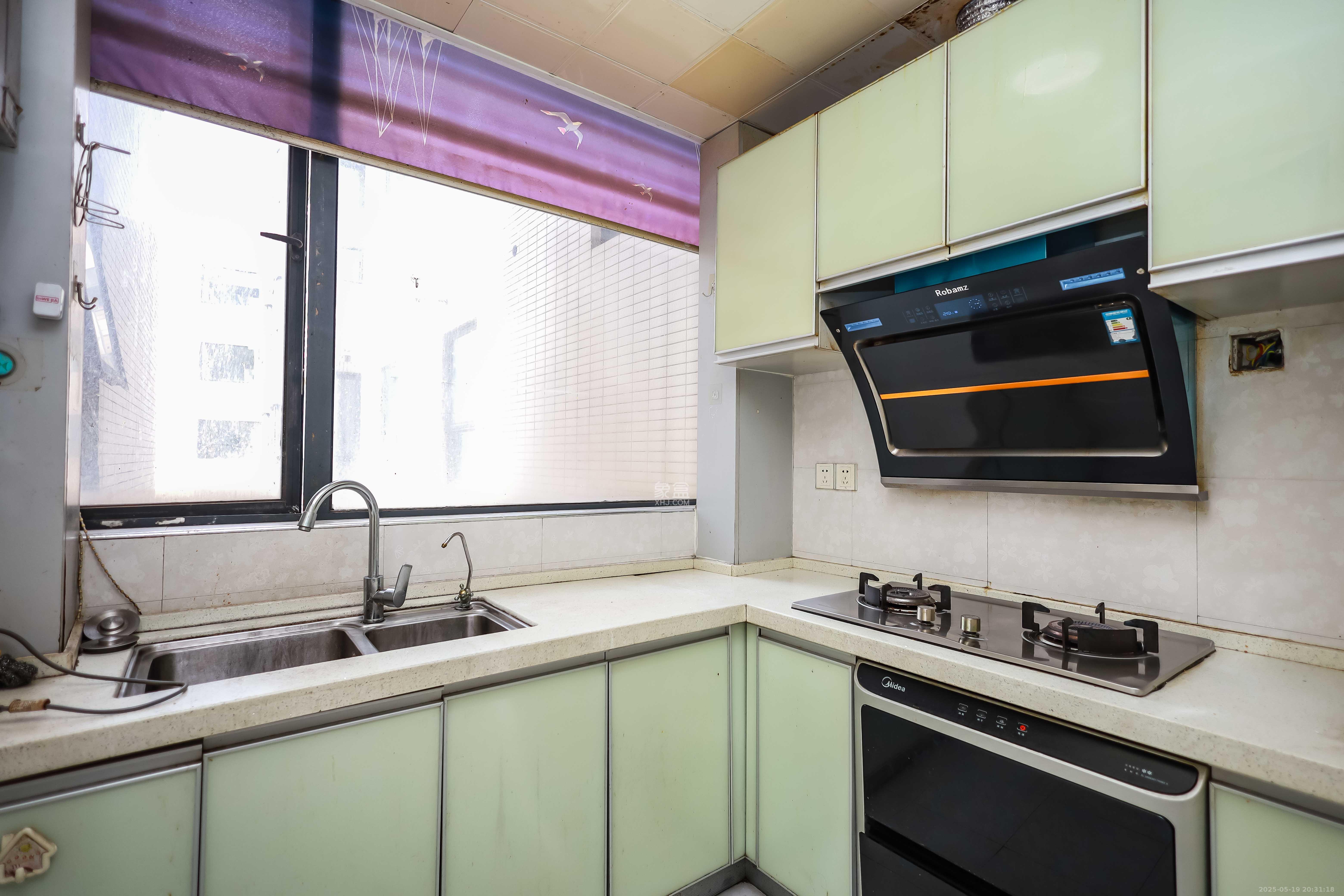 莱茵城 2室2厅1卫 66.0万 莱茵城 2室2厅1卫 66.0万厨房