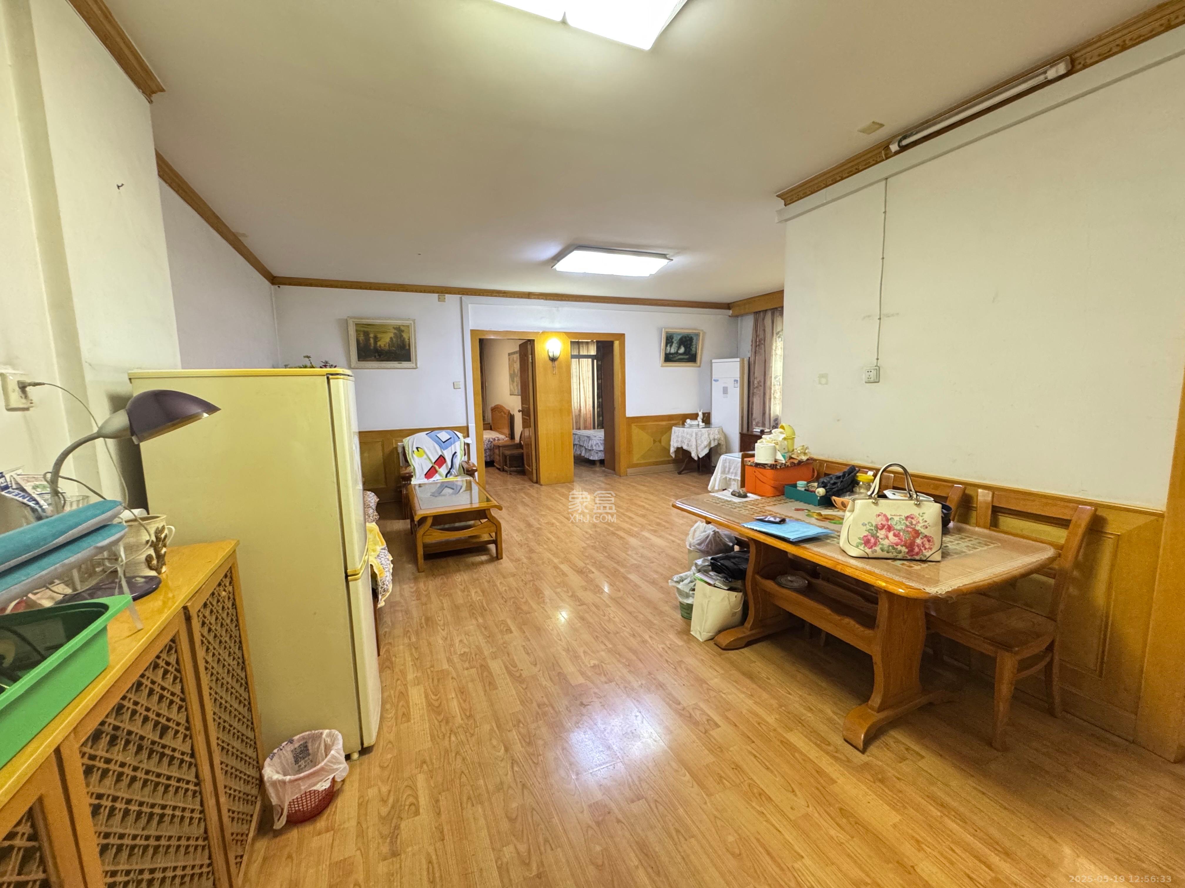 建工集团单位房 3室2厅1卫 2700.0元/月 建工集团单位房 3室2厅1卫 2700.0元/月室内图