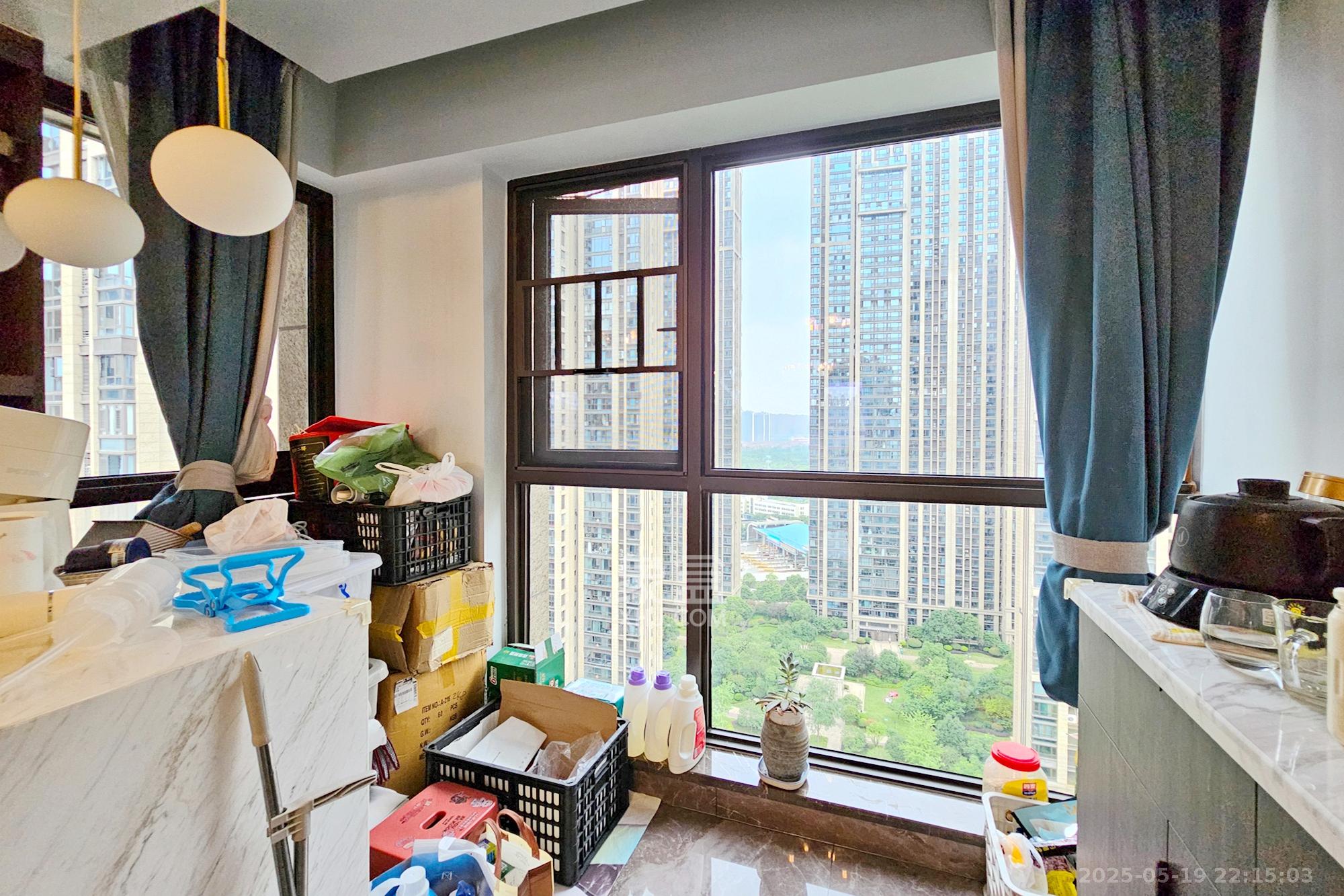 明昇壹城(明昇时代广场)二期  4室2厅2卫    229.0万 明昇壹城(明昇时代广场)二期  4室2厅2卫    229.0万阳台