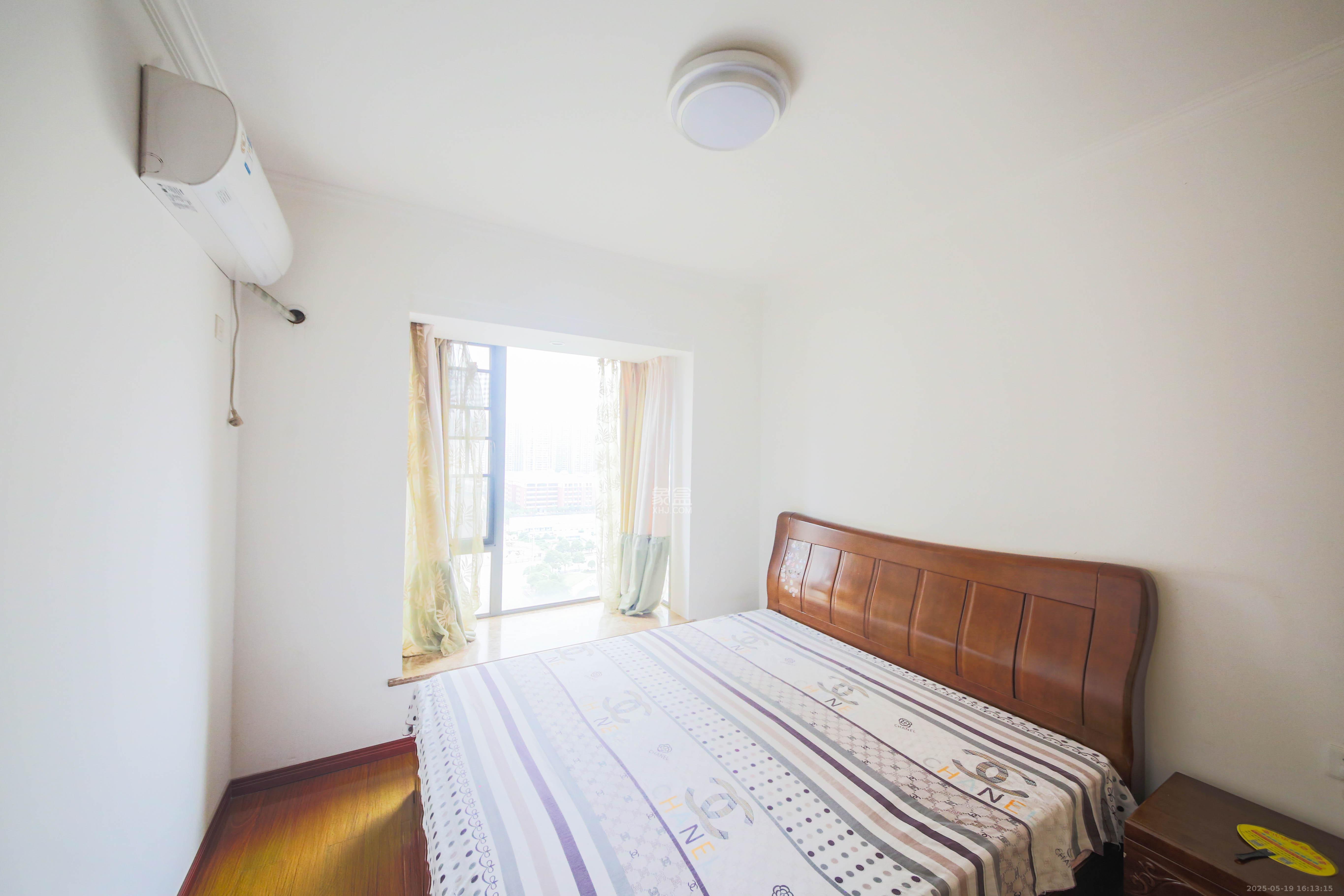 鑫远御文台一期 4室2厅2卫 130.0万 鑫远御文台一期 4室2厅2卫 130.0万卧室