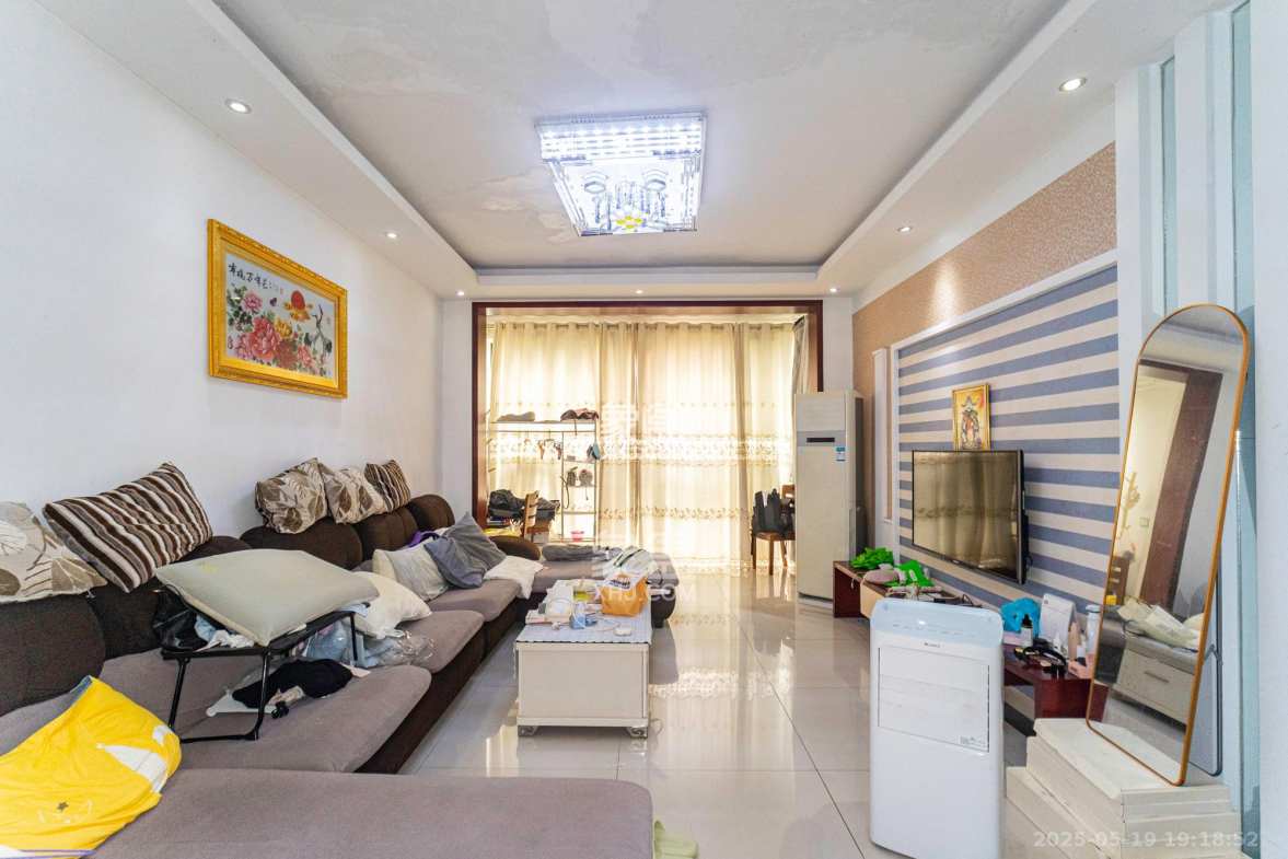 银盘鑫城 2室2厅1卫 49.80万 银盘鑫城 2室2厅1卫 49.80万客厅