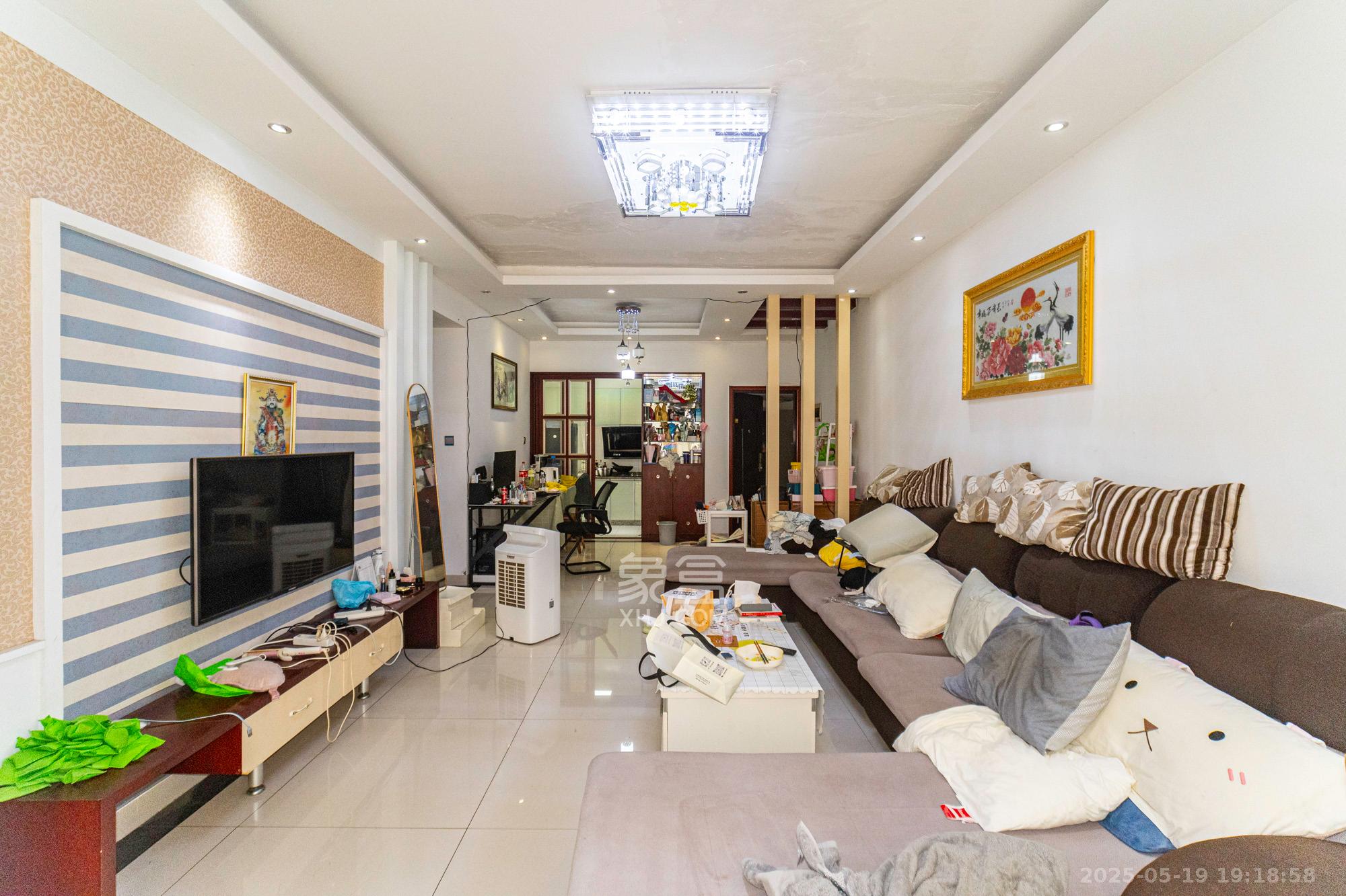 银盘鑫城 2室2厅1卫 49.80万 银盘鑫城 2室2厅1卫 49.80万客厅