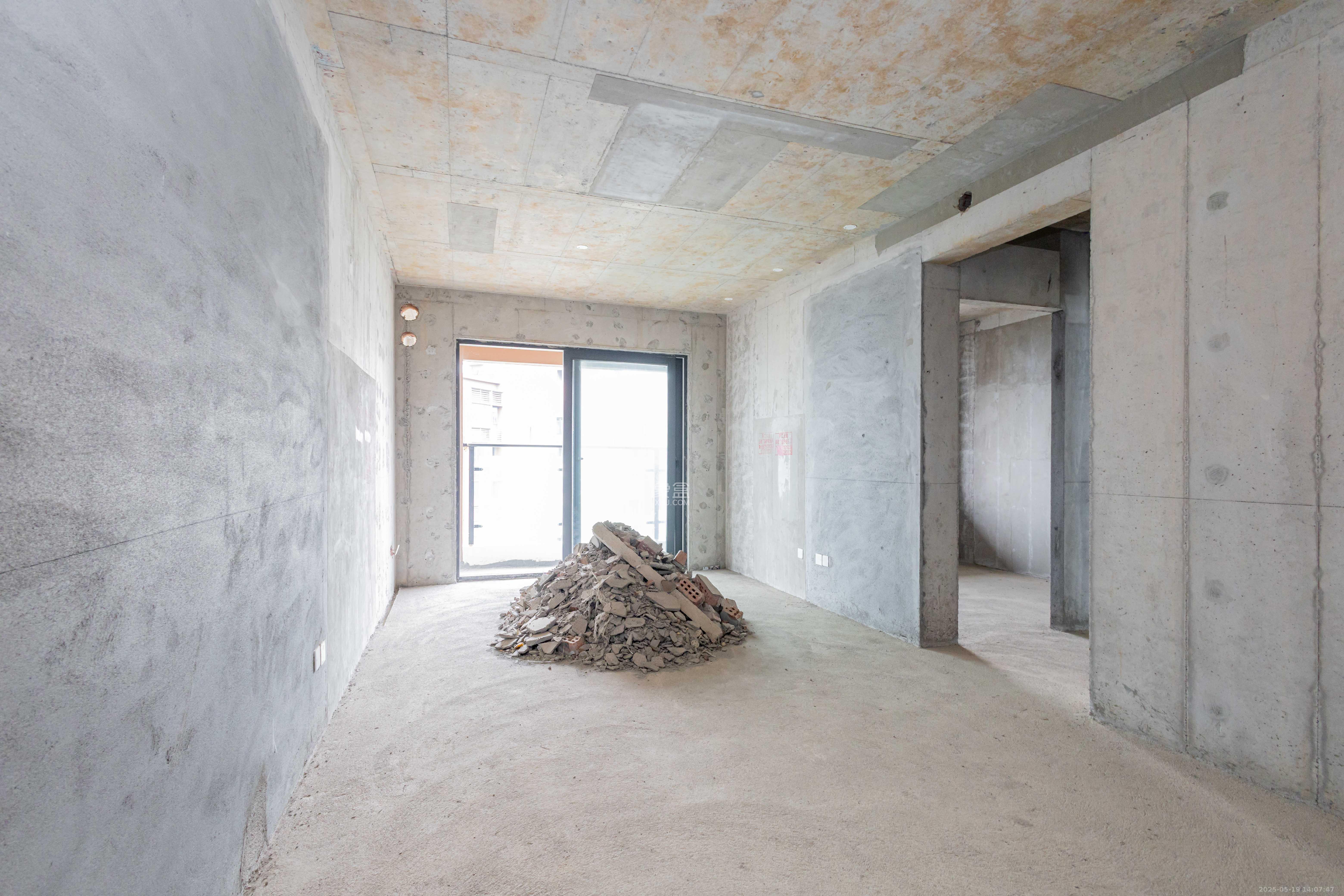 华远碧桂园海蓝城 3室2厅2卫 79.8万 华远碧桂园海蓝城 3室2厅2卫 79.8万客厅