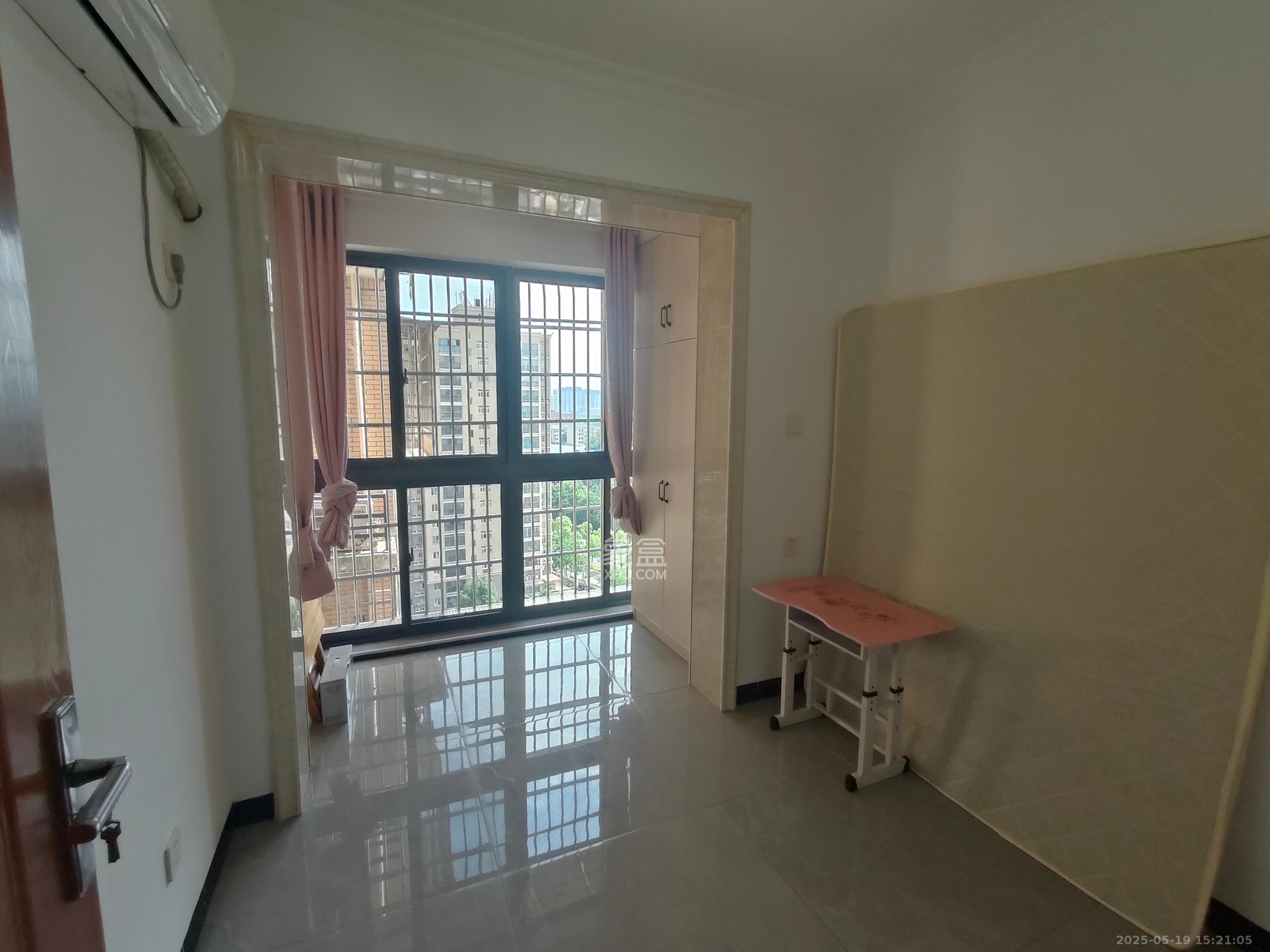 和沁园  3室2厅1卫    2100.0元/月 和沁园  3室2厅1卫    2100.0元/月室内图