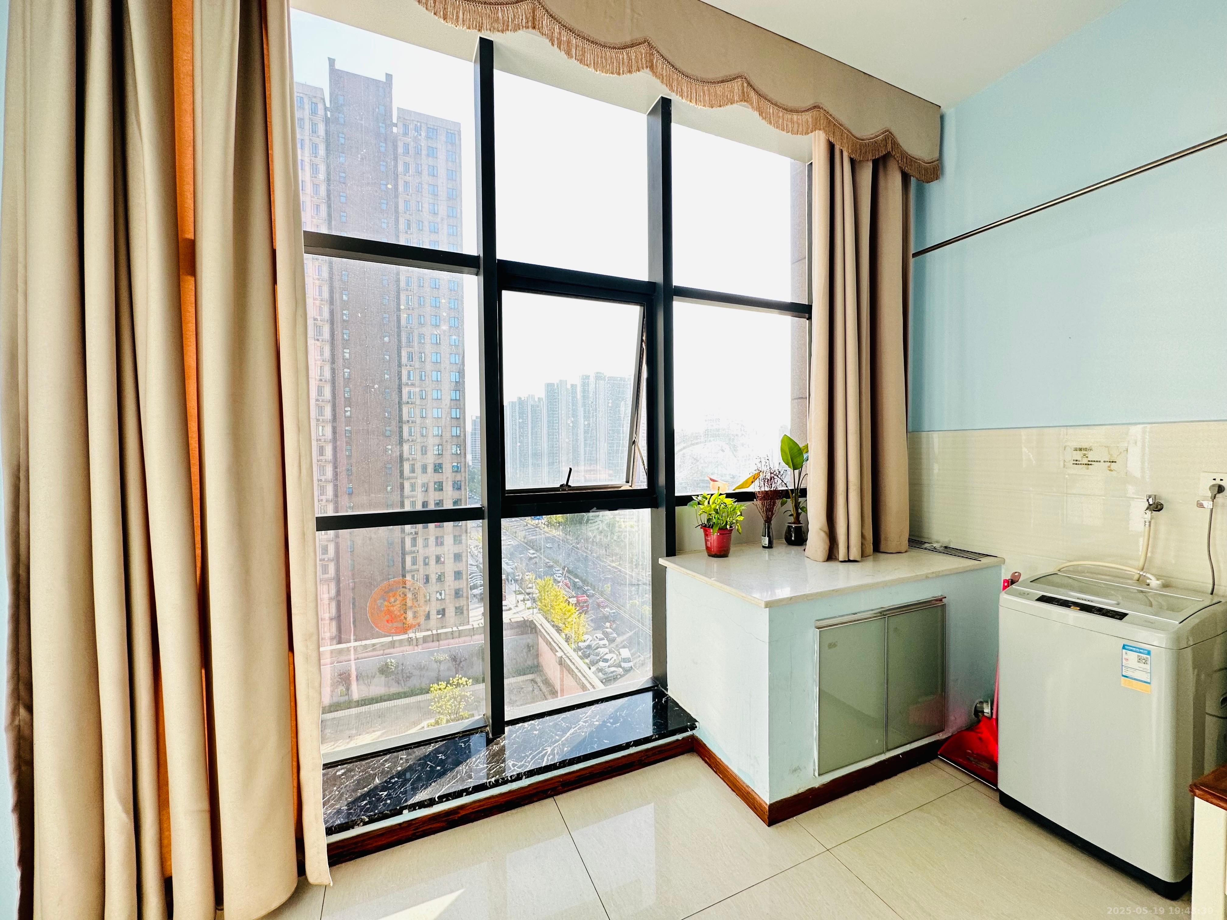 华侨假日中心(晟华苑) 1室1厅1卫 1500.0元/月 华侨假日中心(晟华苑) 1室1厅1卫 1500.0元/月室内图