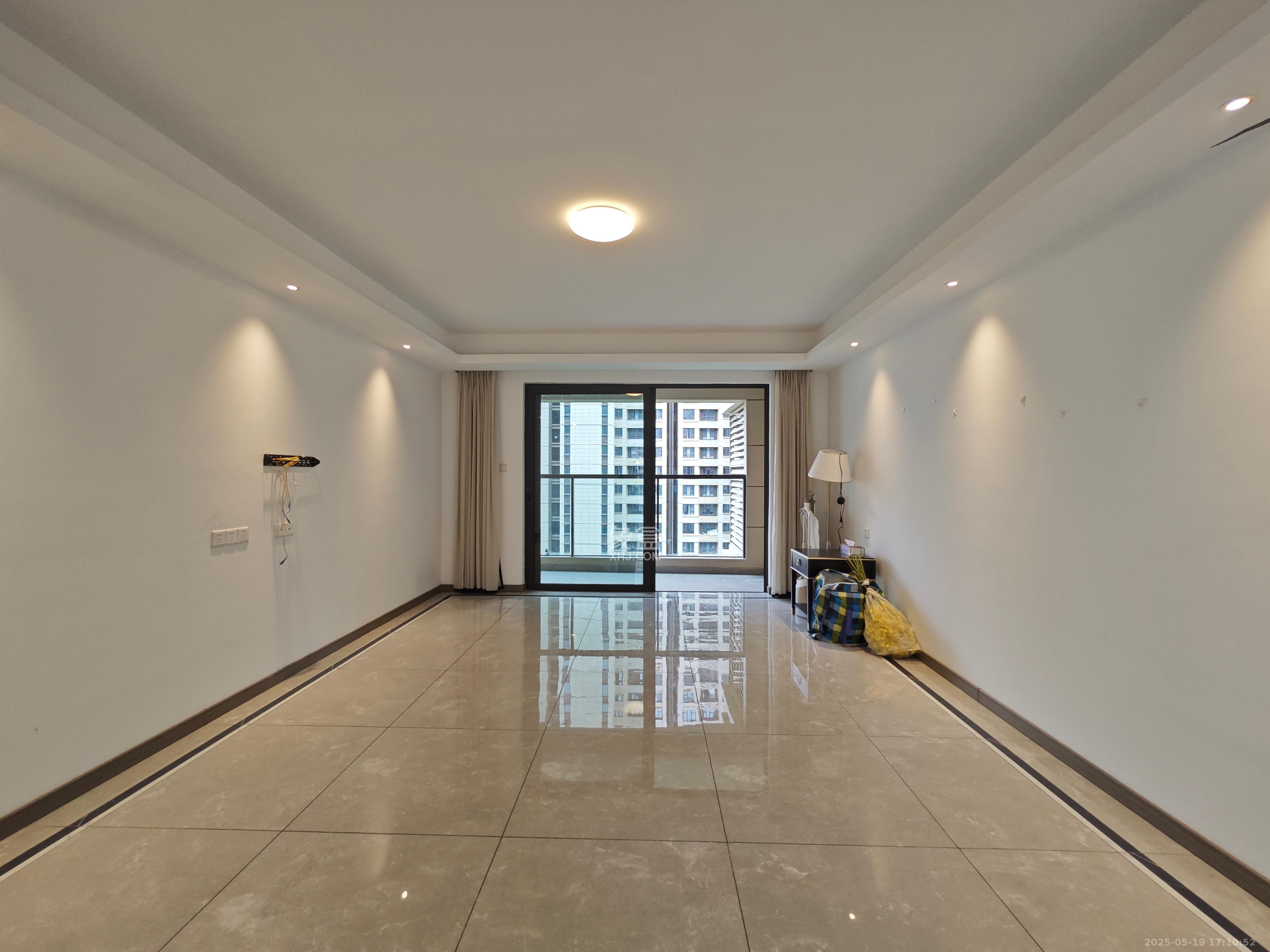 龙湖铂金中心(龙湖春江郦城)  4室2厅2卫    5500.0元/月 龙湖铂金中心(龙湖春江郦城)  4室2厅2卫    5500.0元/月