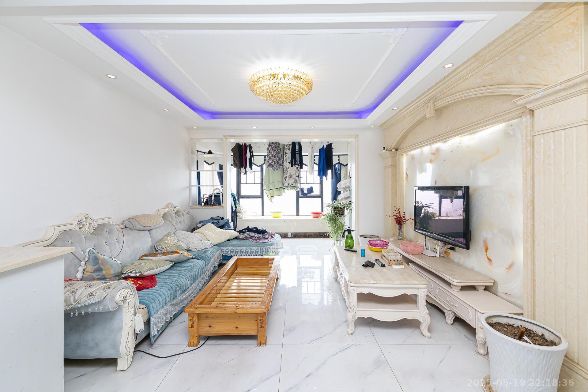 润和之悦(金泽园) 3室2厅2卫 84.8万 润和之悦(金泽园) 3室2厅2卫 84.8万客厅