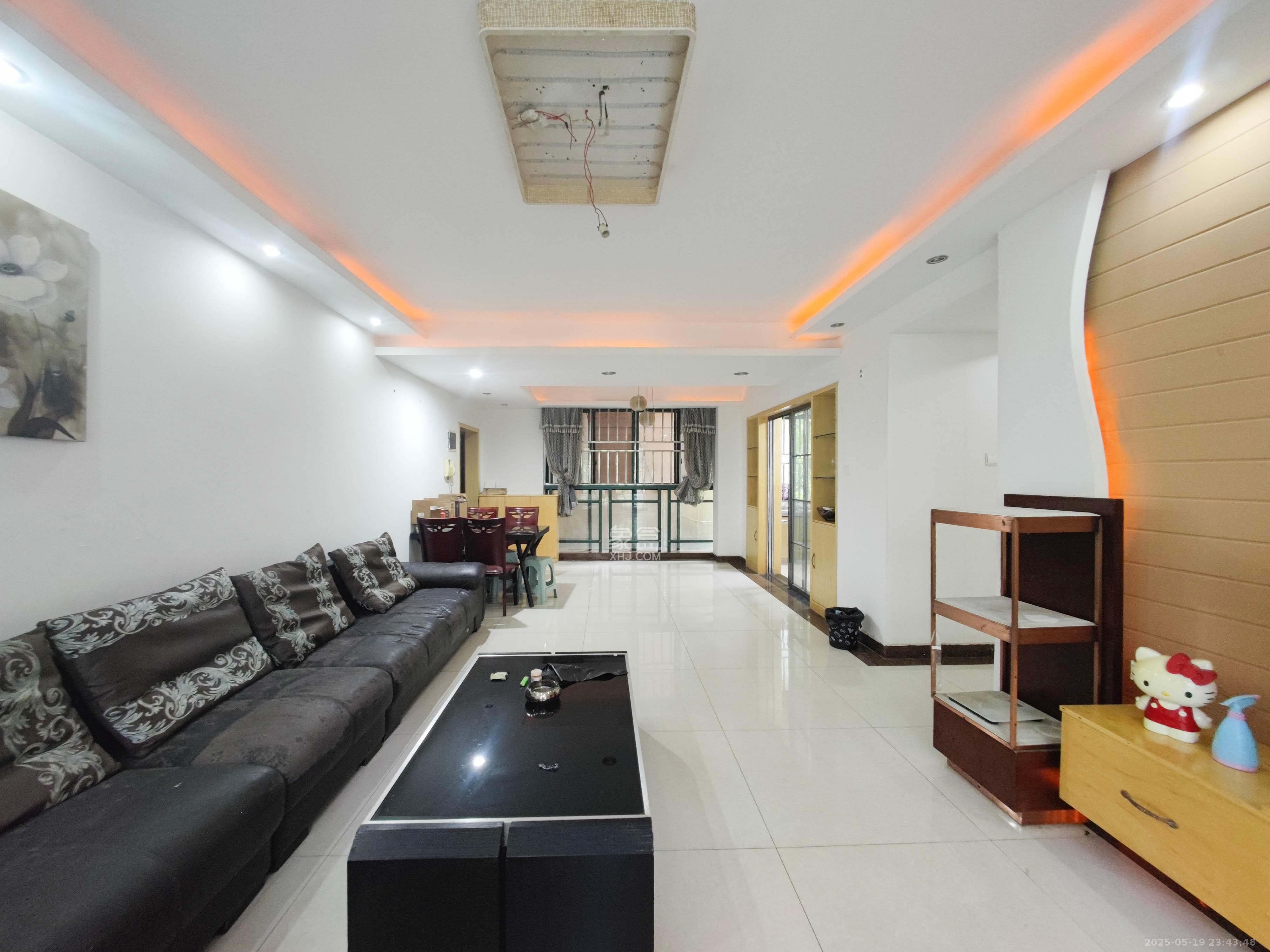 华盛世纪新城  4室2厅1卫    108.0万 华盛世纪新城  4室2厅1卫    108.0万客厅