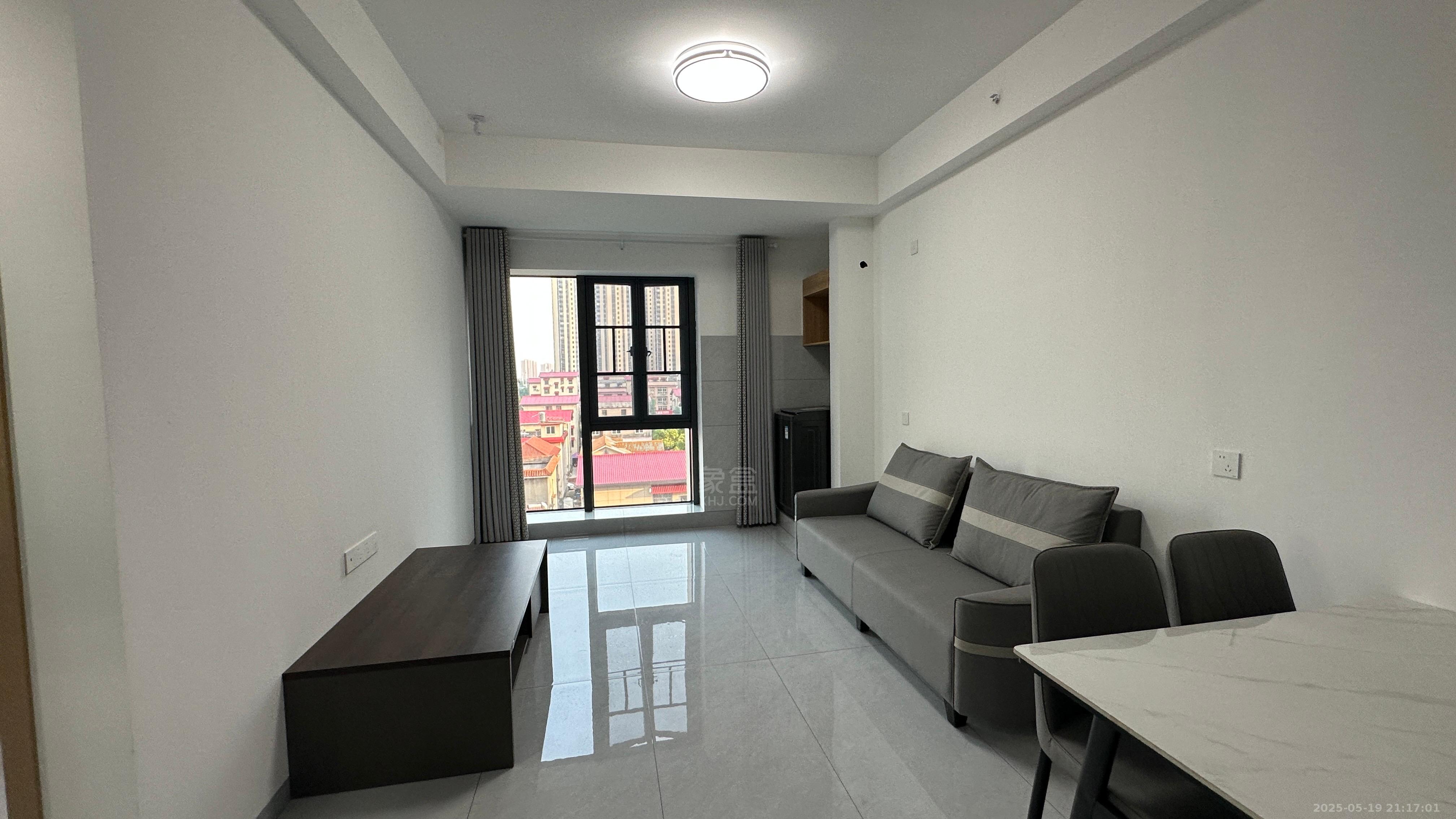 恒大华府 2室2厅1卫 1800.0元/月 恒大华府 2室2厅1卫 1800.0元/月室内图