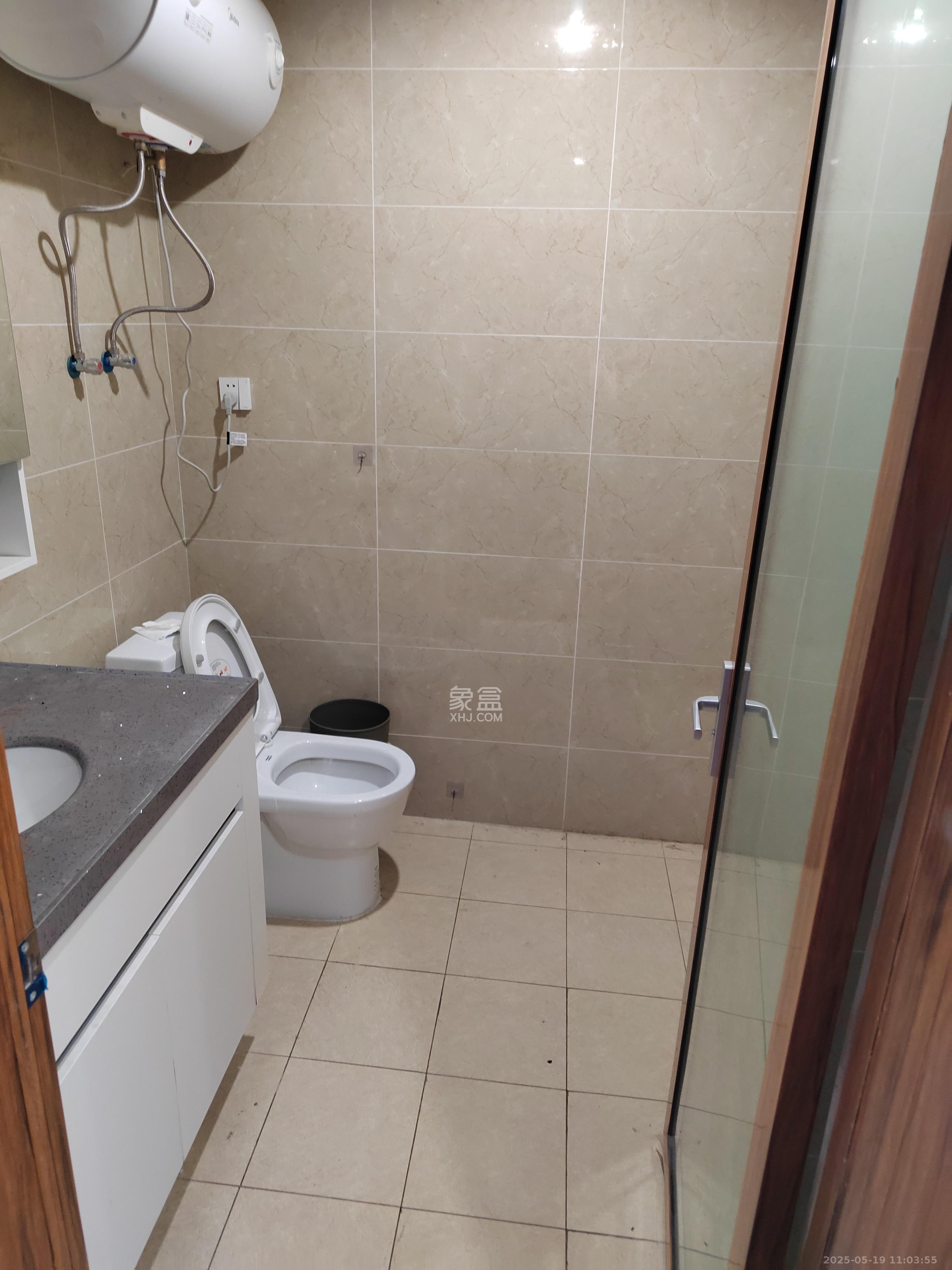 荣泰广场 1室1厅1卫 1400.0元/月 荣泰广场 1室1厅1卫 1400.0元/月室内图