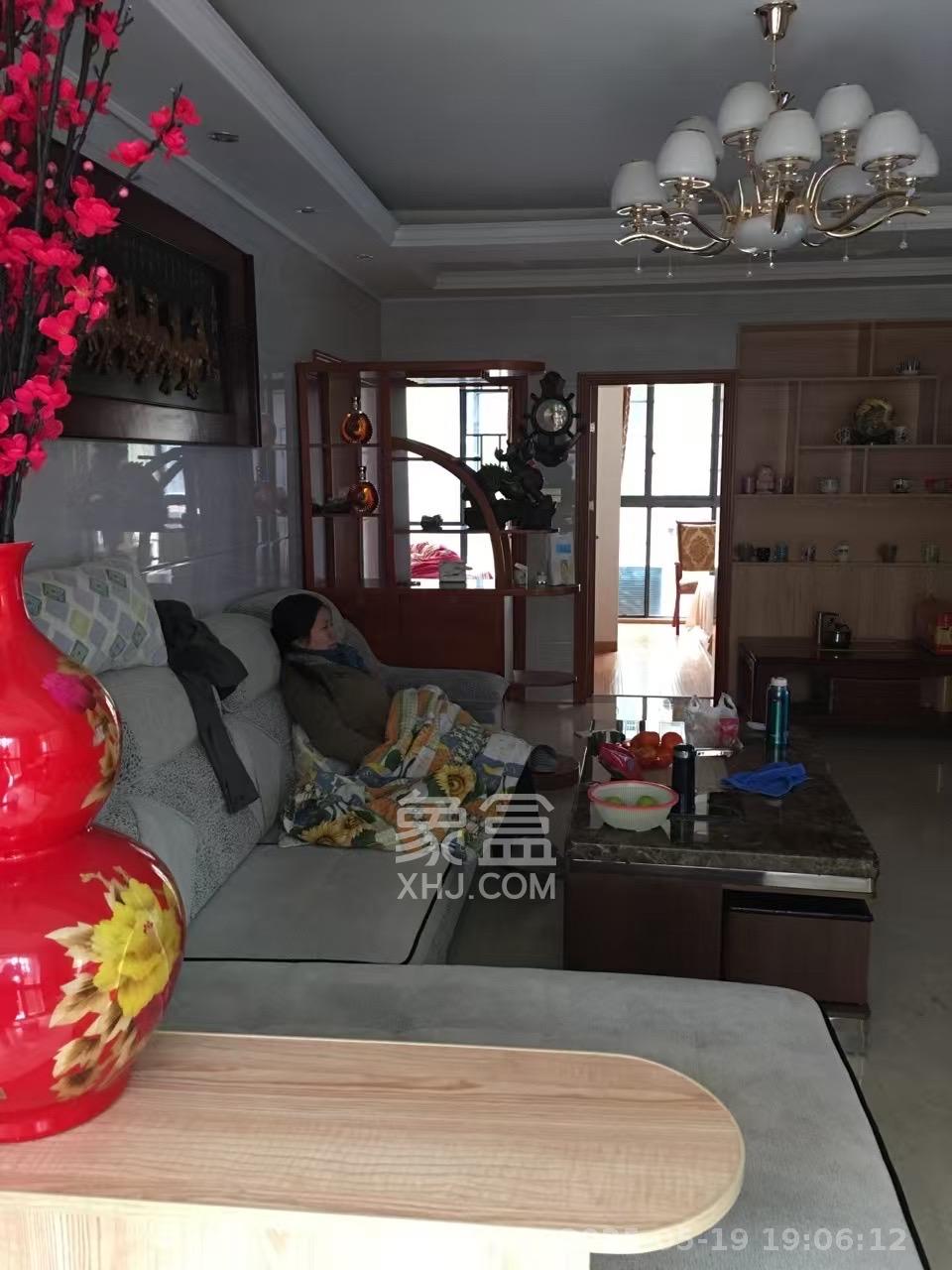 翡翠云天  3室2厅2卫   2400.00元/月室内图