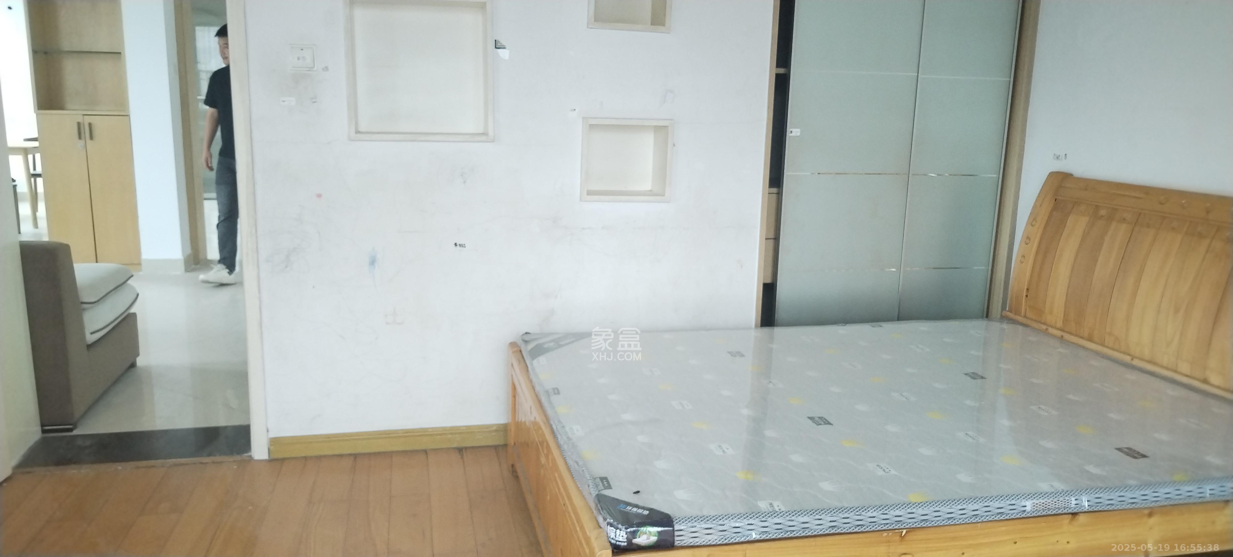 绿城桂花城  6室2厅1卫   3000.00元/月室内图