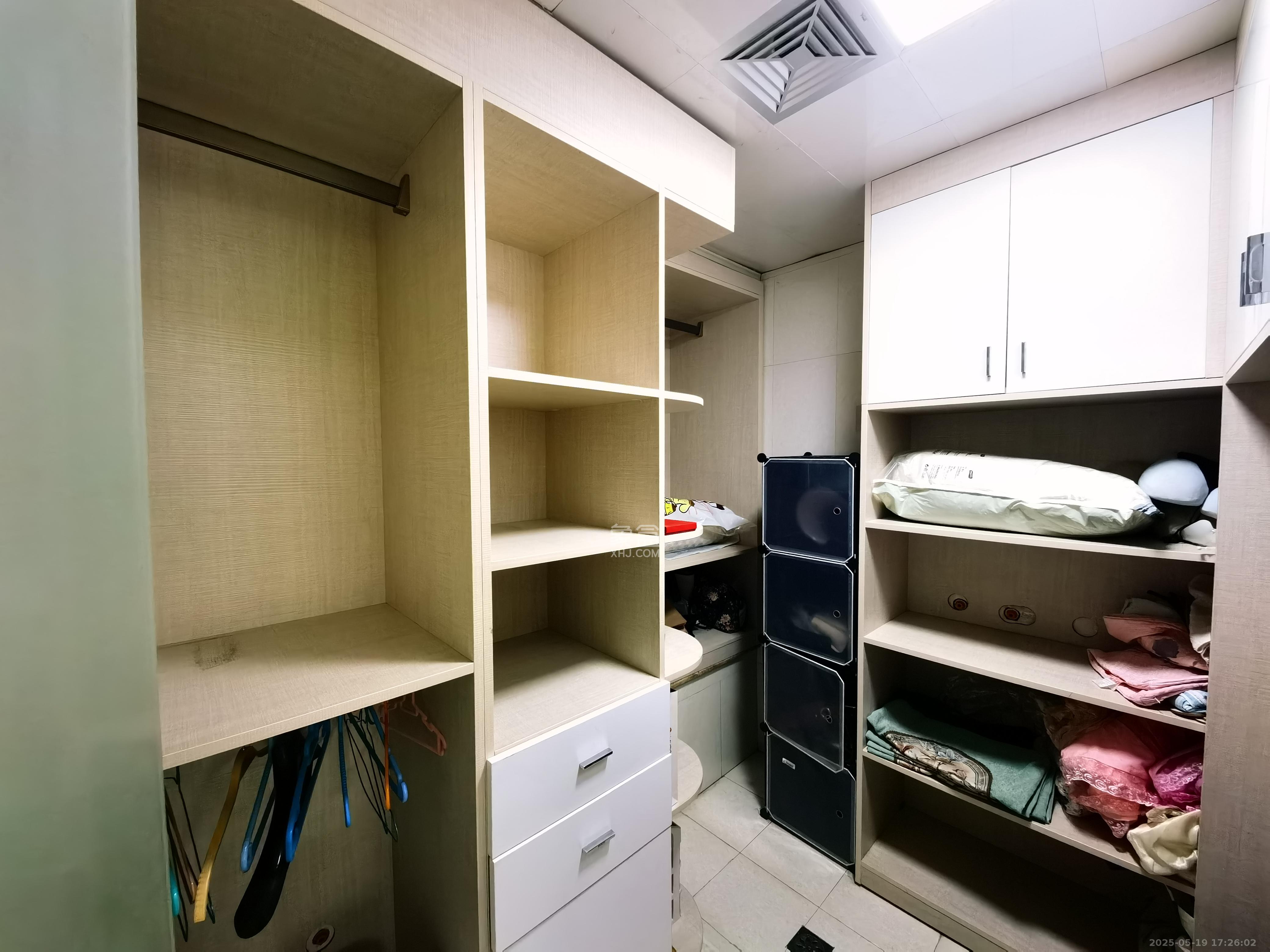 中城丽景香山园  3室2厅2卫   3600.00元/月室内图