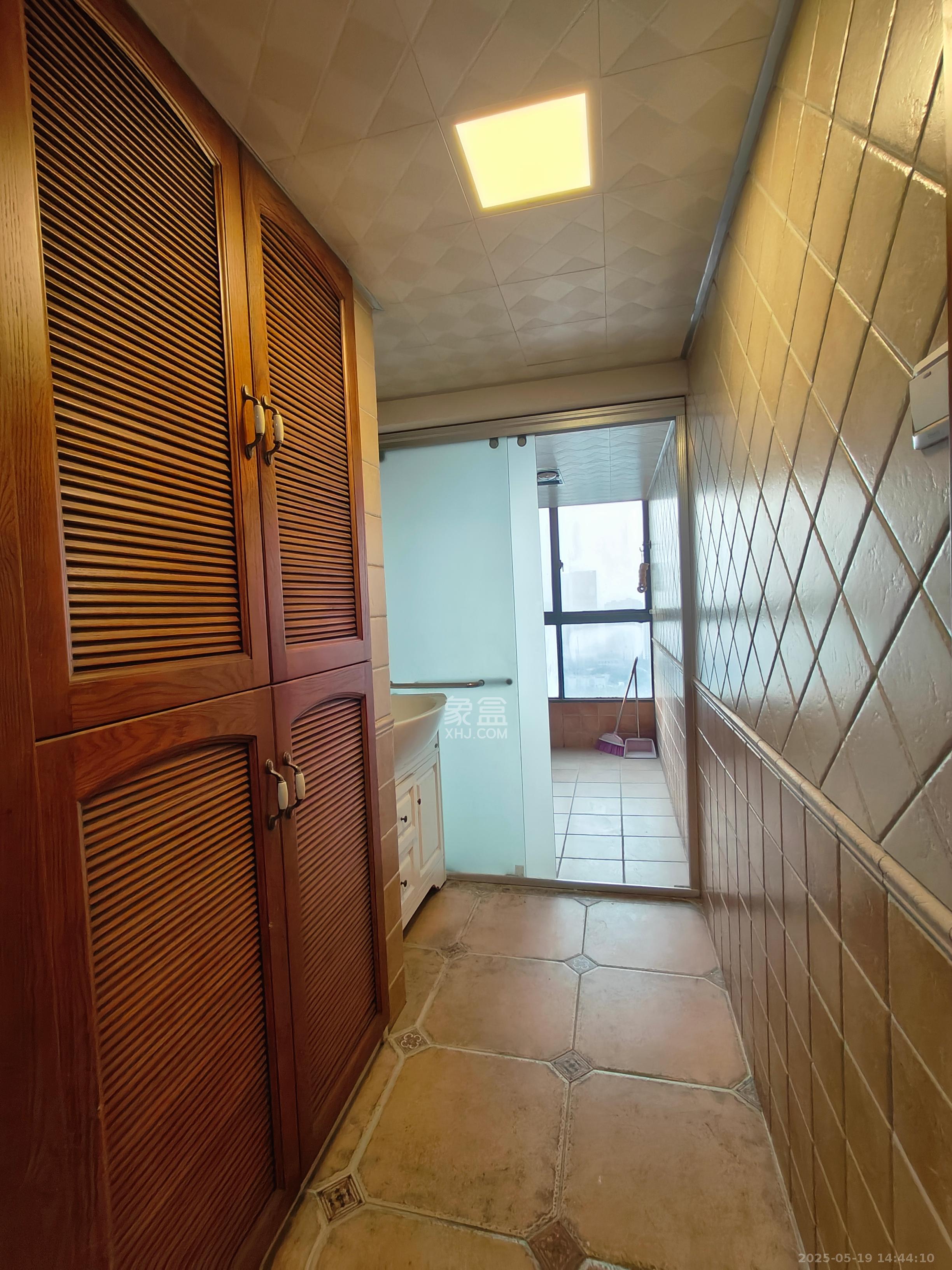 勤诚达新界  4室2厅2卫    2800.0元/月 勤诚达新界  4室2厅2卫    2800.0元/月室内图