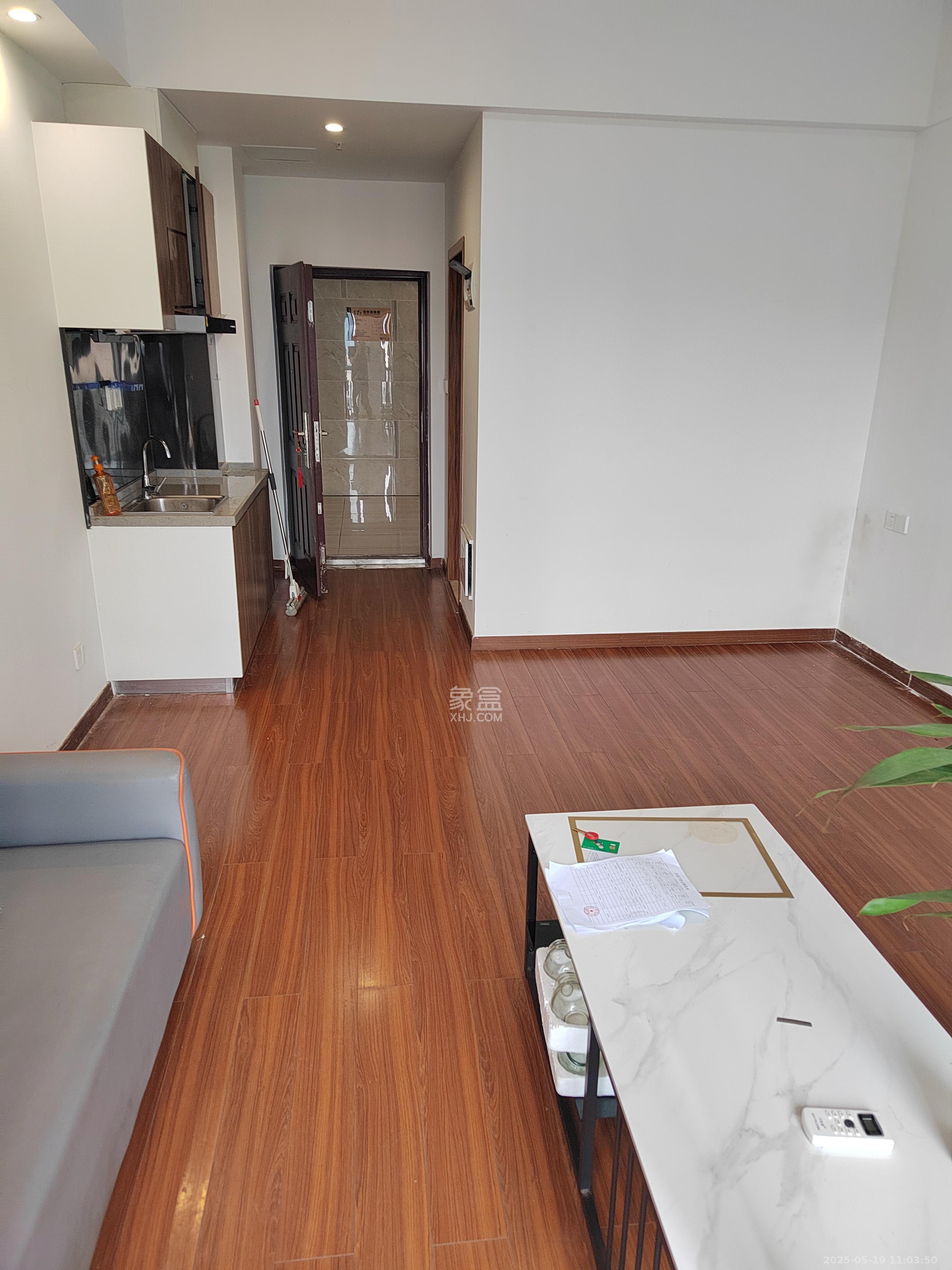 荣泰广场 1室1厅1卫 1400.0元/月 荣泰广场 1室1厅1卫 1400.0元/月室内图