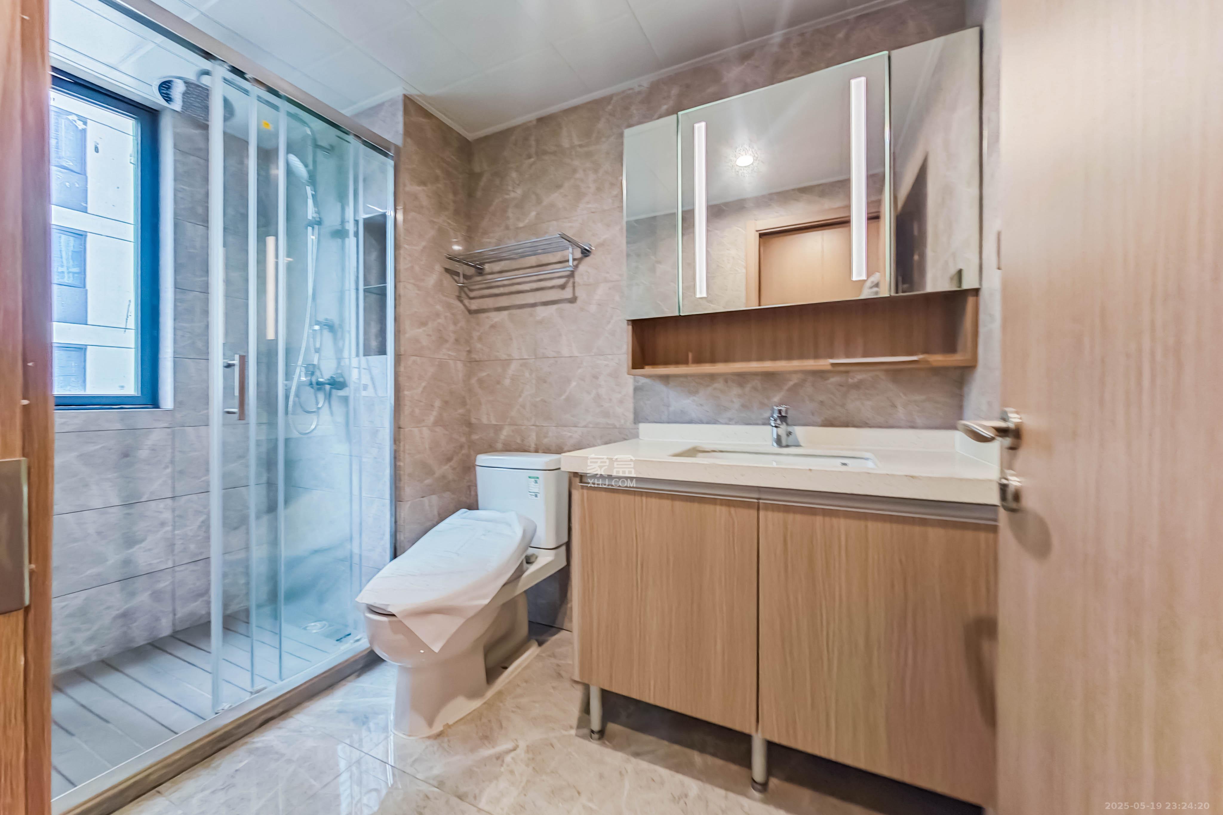 旭辉雨花郡  4室2厅2卫    216.0万 旭辉雨花郡  4室2厅2卫    216.0万卫生间