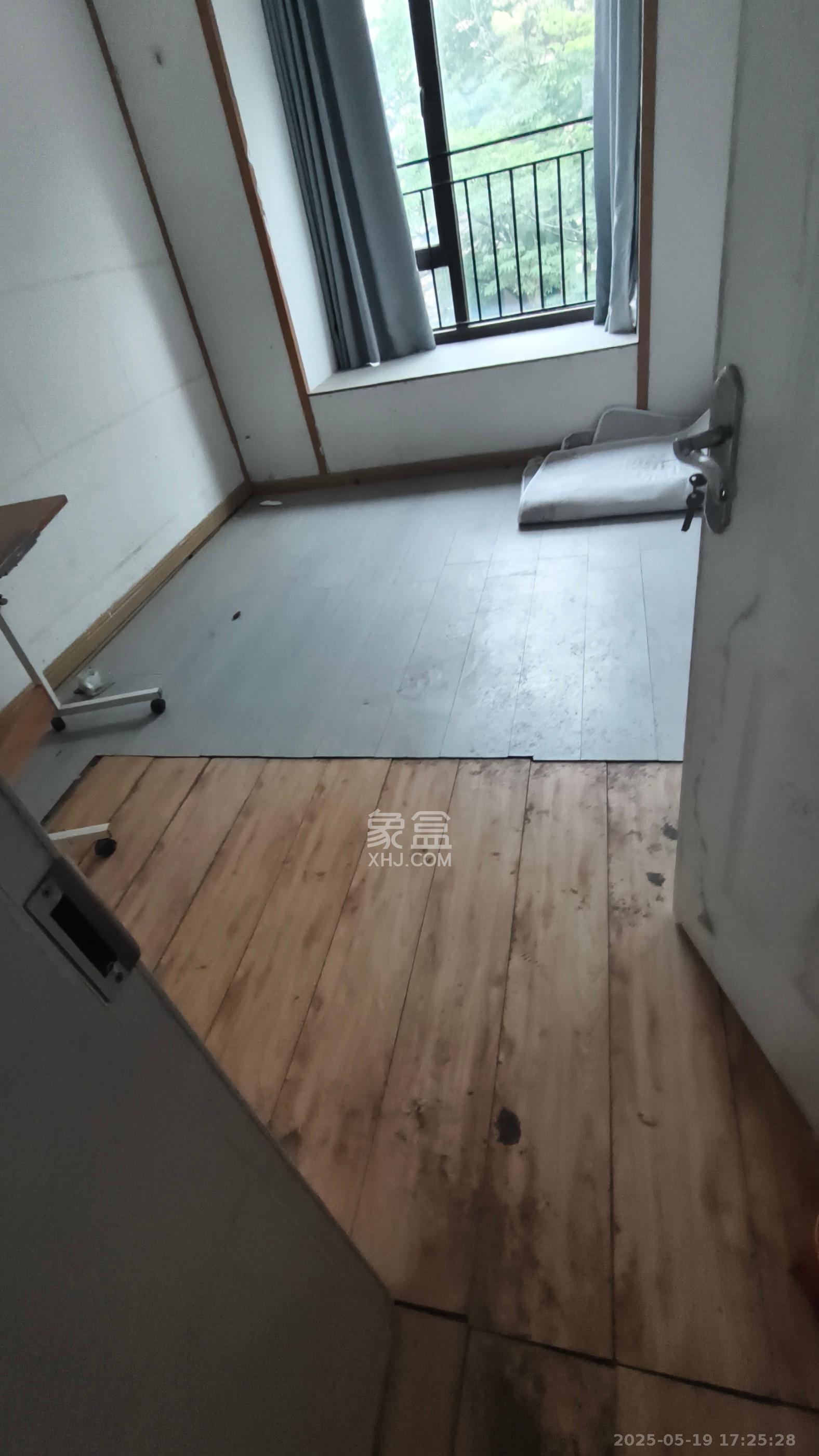 盈峰翠邸 5室2厅2卫 2600.0元/月 盈峰翠邸 5室2厅2卫 2600.0元/月室内图