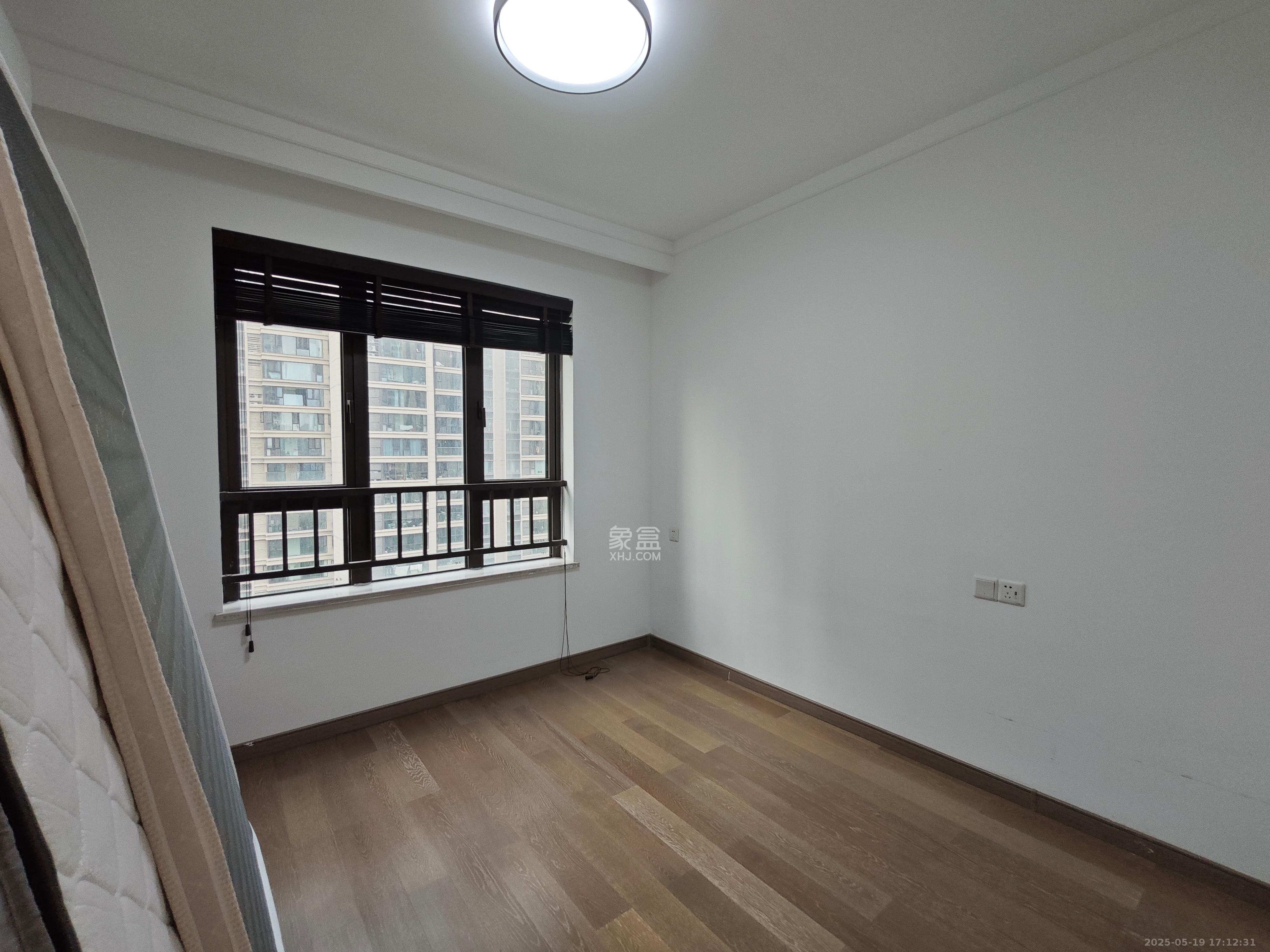 龙湖铂金中心(龙湖春江郦城) 4室2厅2卫 5500.0元/月 龙湖铂金中心(龙湖春江郦城) 4室2厅2卫 5500.0元/月室内图